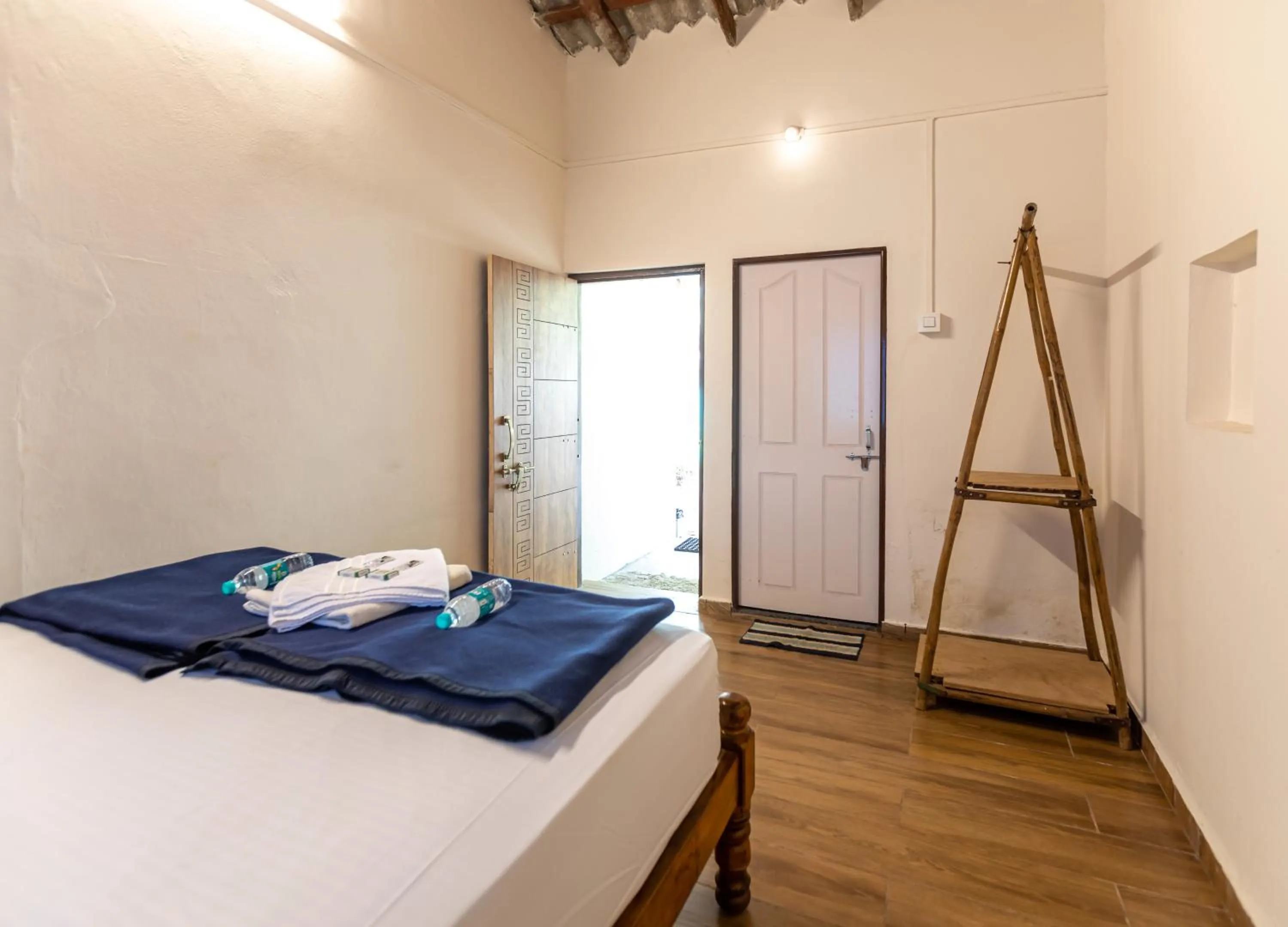 Bed in Sunset Cafe Beach Stay