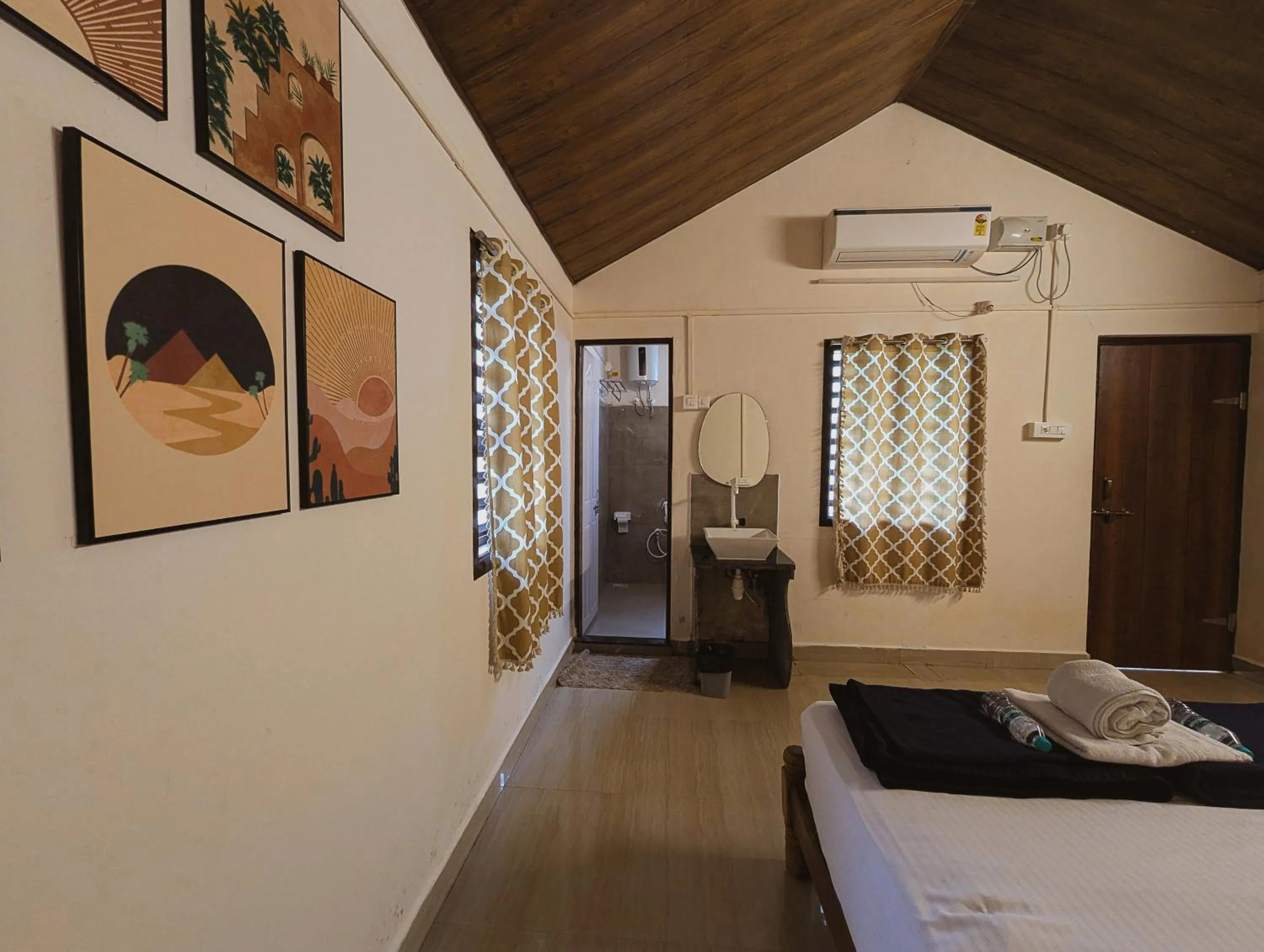 Bedroom, Bed in Sunset Cafe Beach Stay