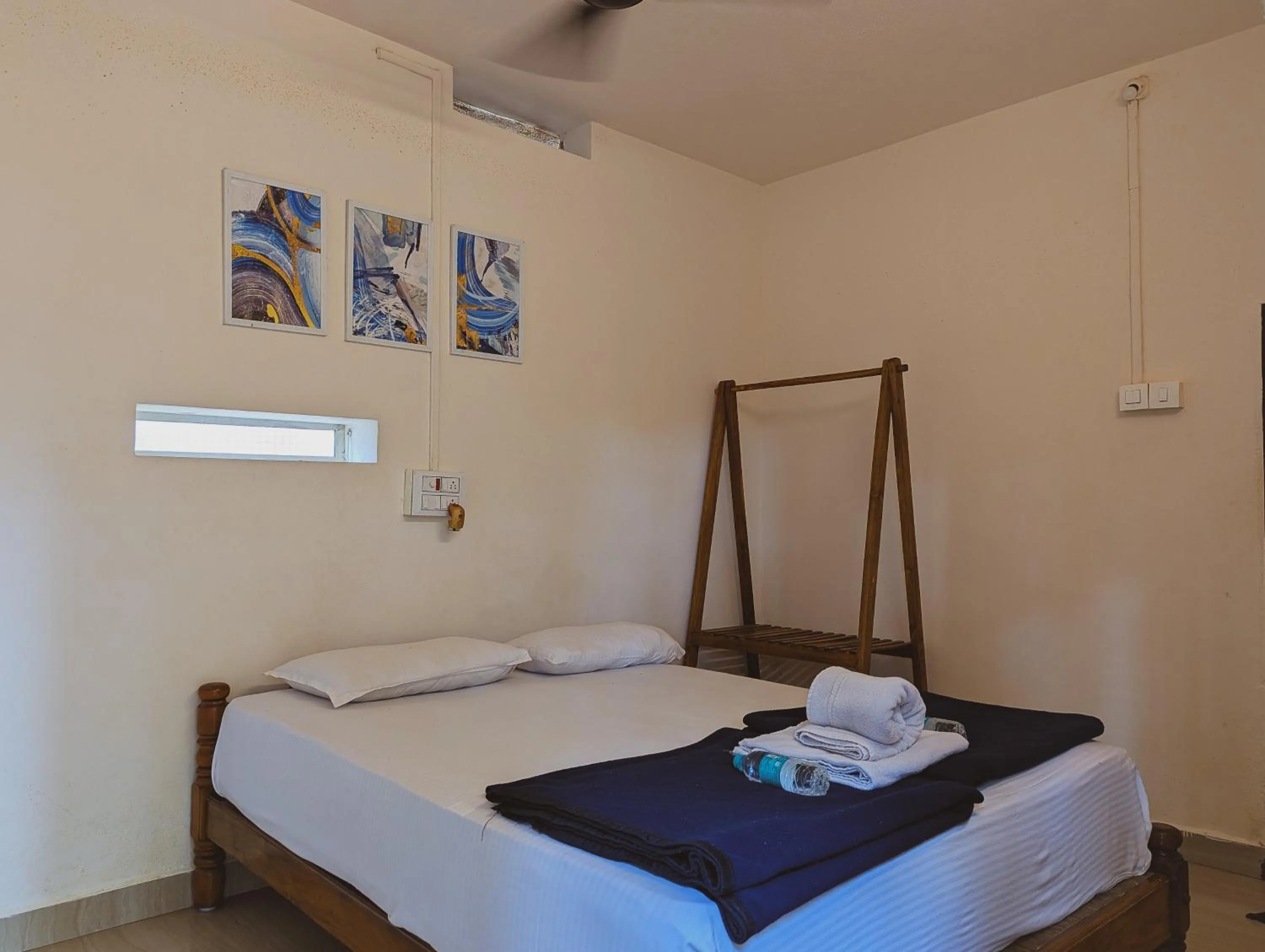 Bedroom, Bed in Sunset Cafe Beach Stay