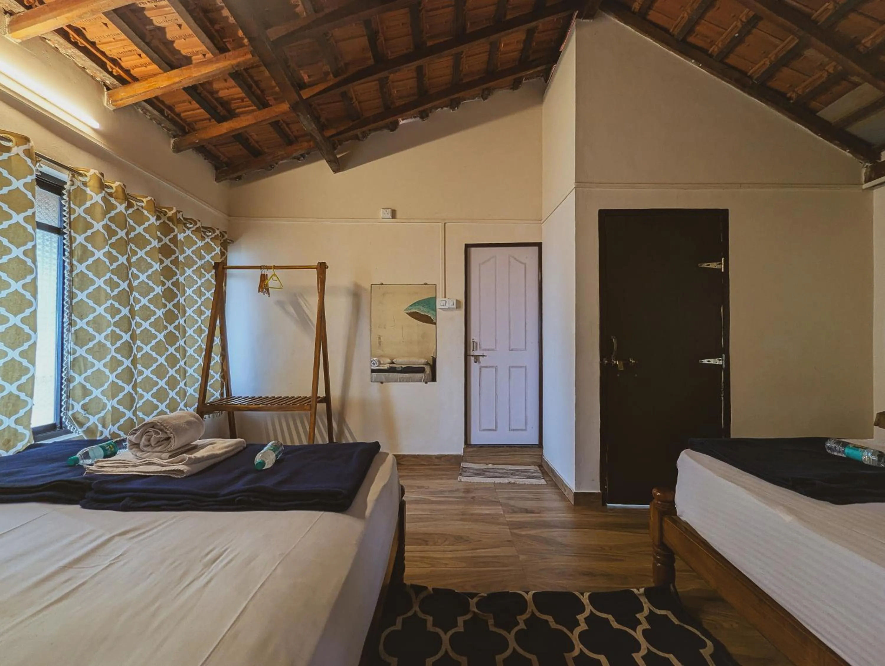 Bedroom, Bed in Sunset Cafe Beach Stay