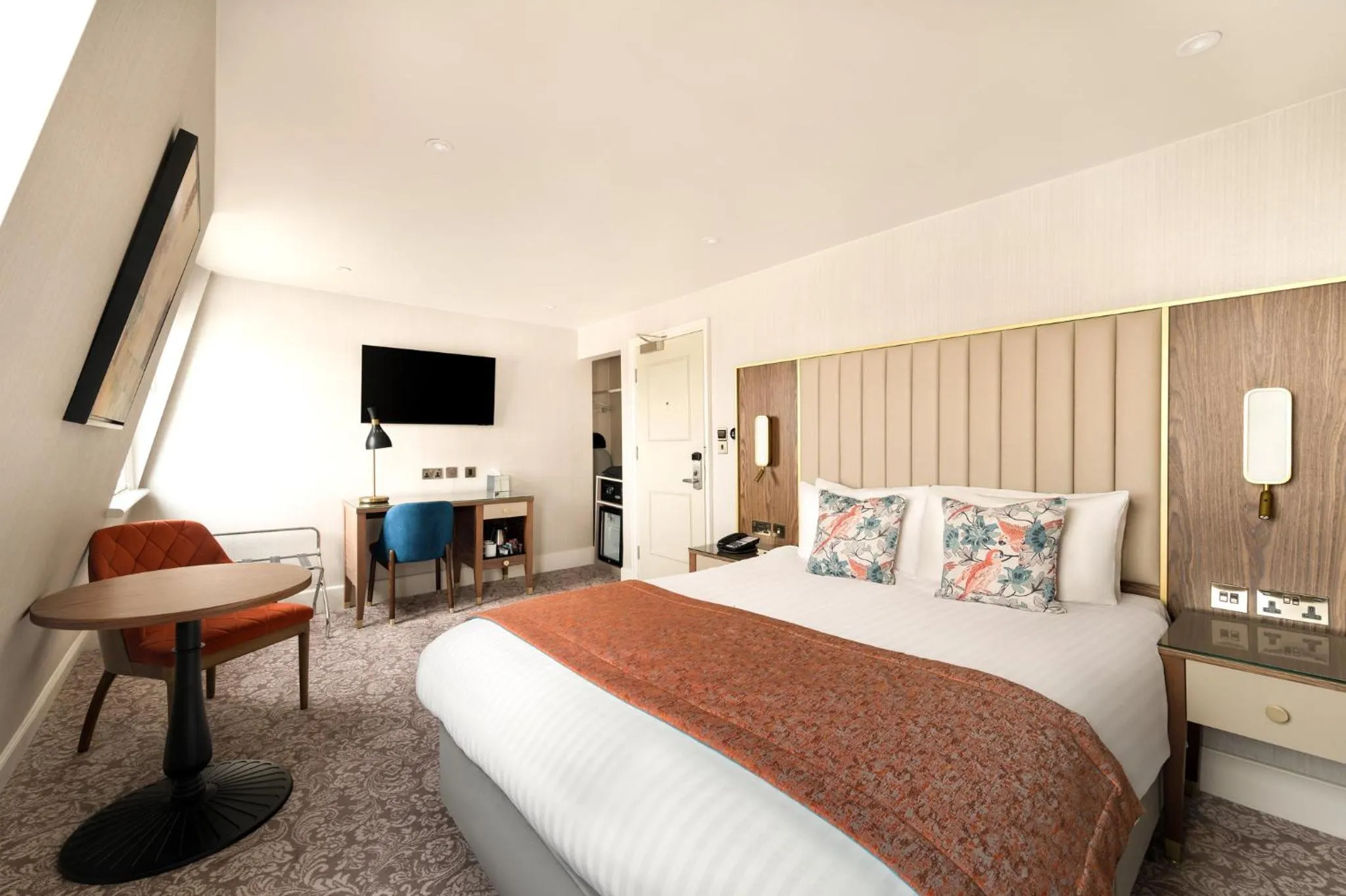 Photo of the whole room, Bed in voco The Clifton Folkestone by IHG