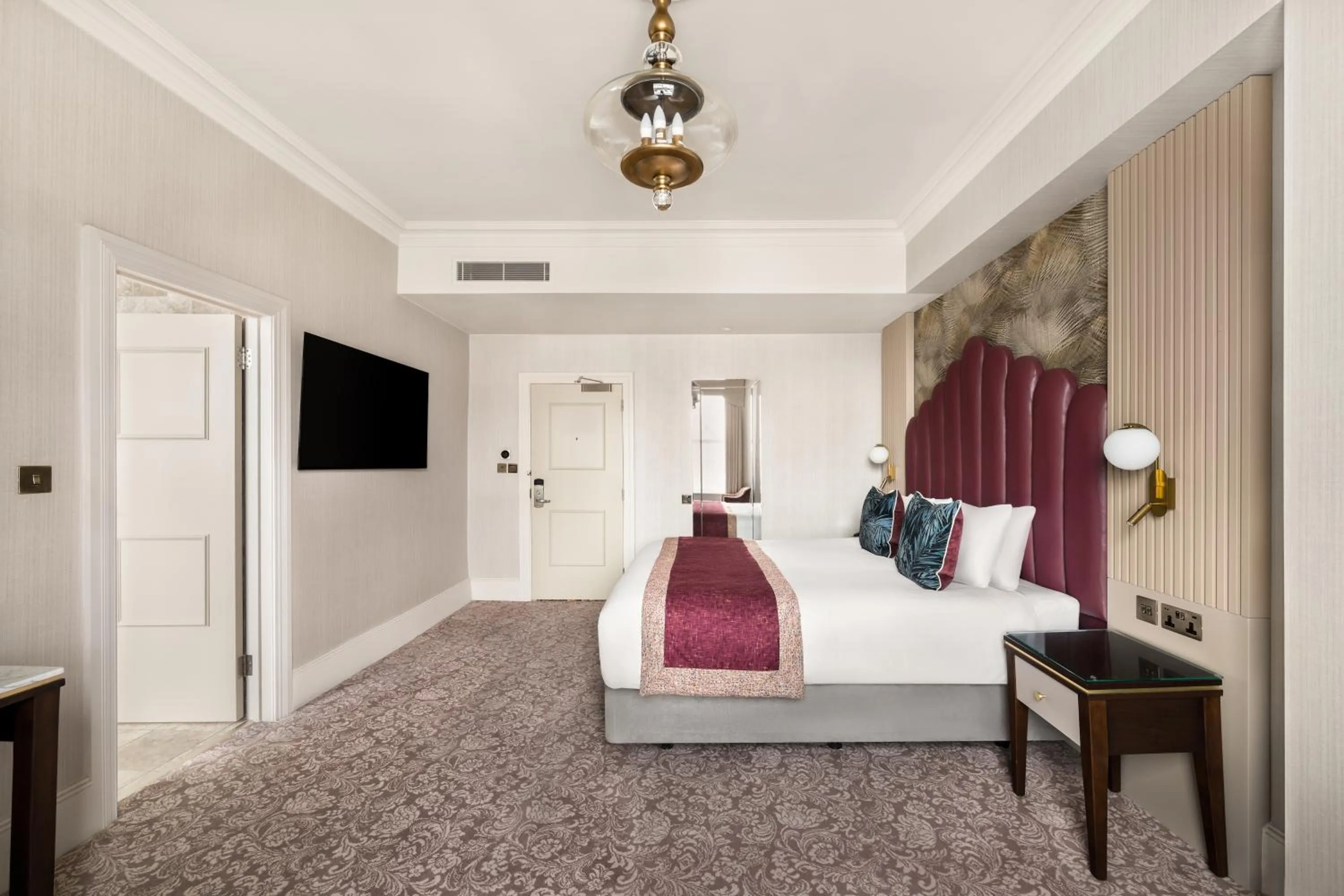 Coffee/tea facilities, Bed in voco The Clifton Folkestone by IHG