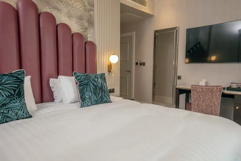 King Room with Side Sea View - Non-Smoking in voco The Clifton Folkestone by IHG King Room with Side Sea View - Non-Smoking in voco The Clifton Folkestone by IHG