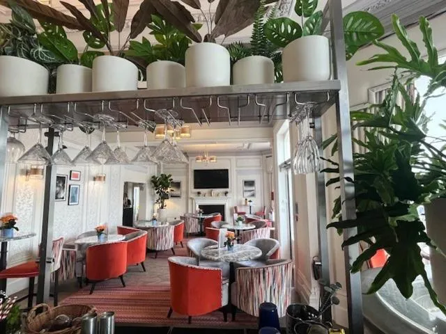 Lounge or bar in voco The Clifton Folkestone by IHG