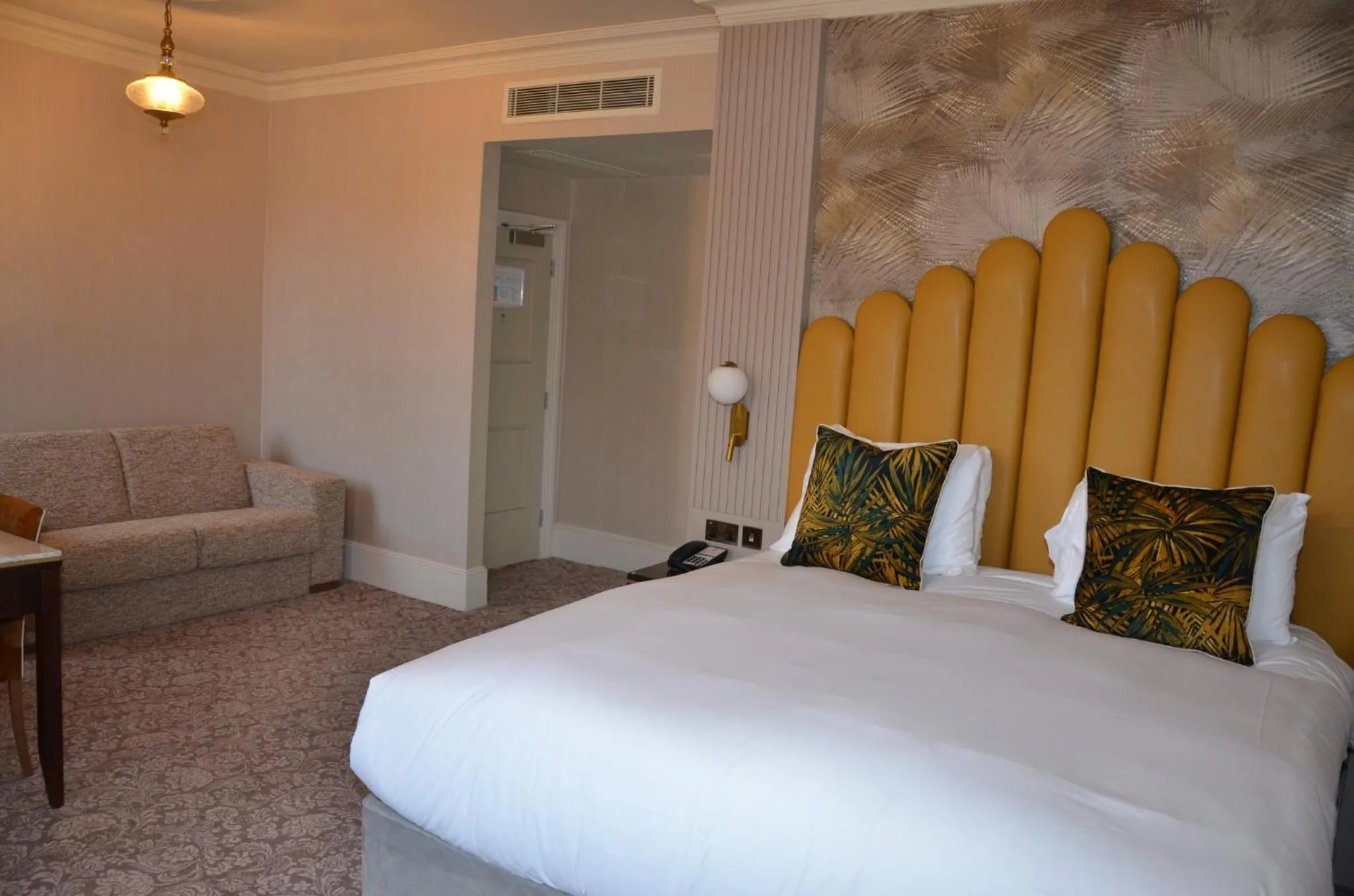 Photo of the whole room, Bed in voco The Clifton Folkestone by IHG