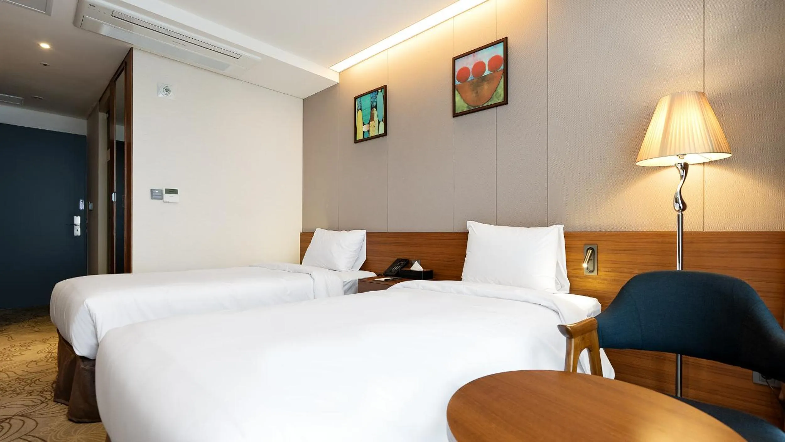 Bed in Gloucester Hotel Jeonju