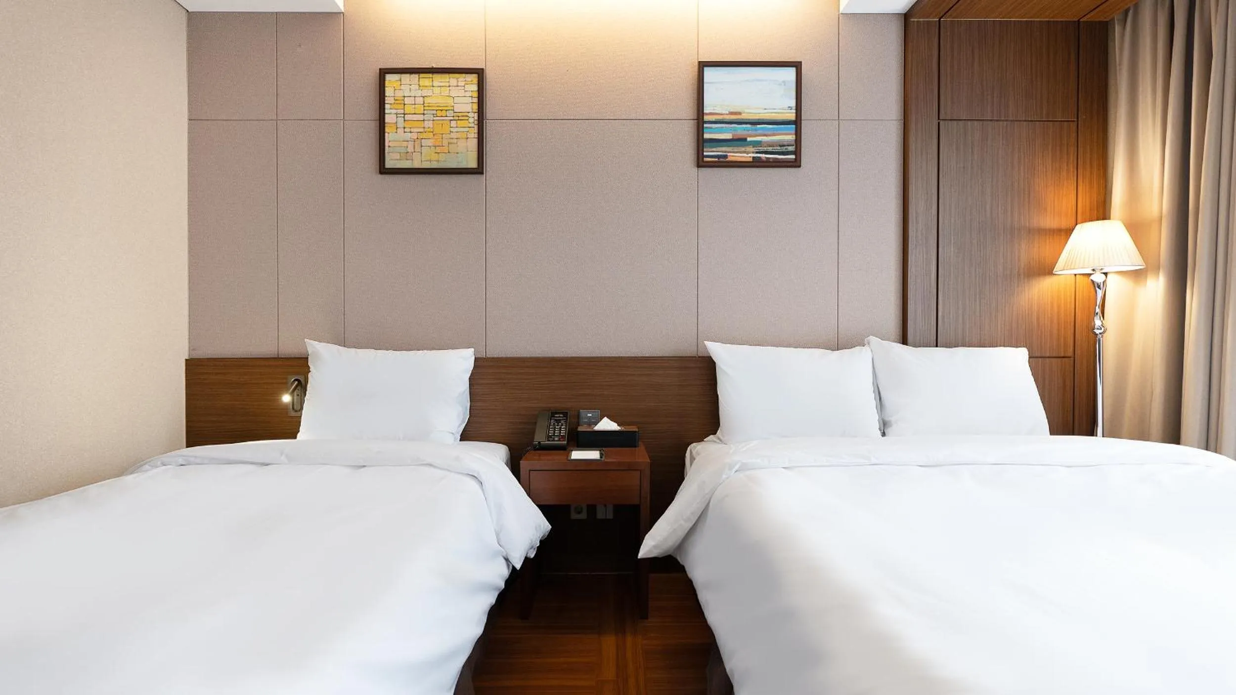 Bed in Gloucester Hotel Jeonju