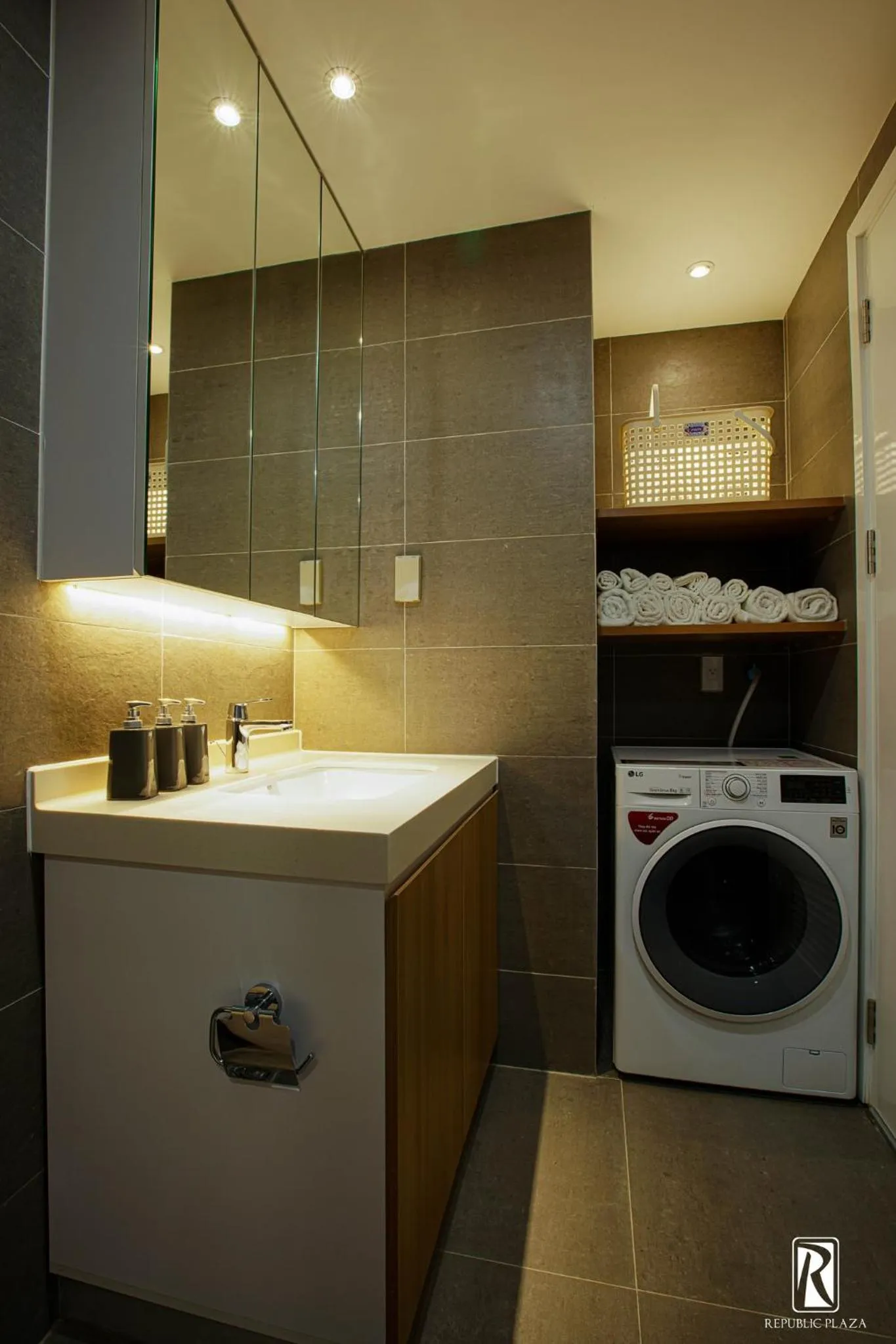 Republic Plaza Apartments Saigon Airport