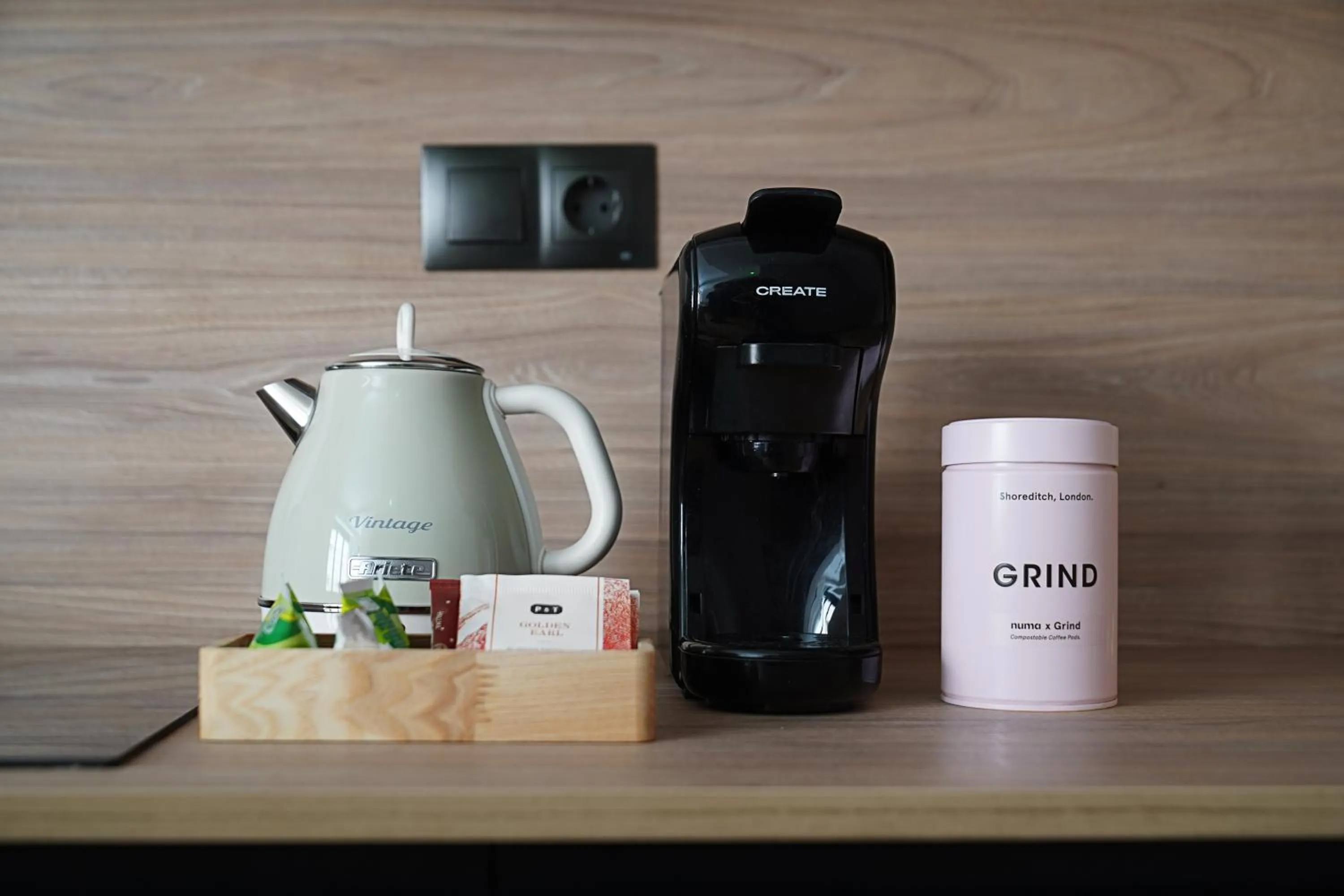 Coffee/tea facilities in Numa Madrid Goya