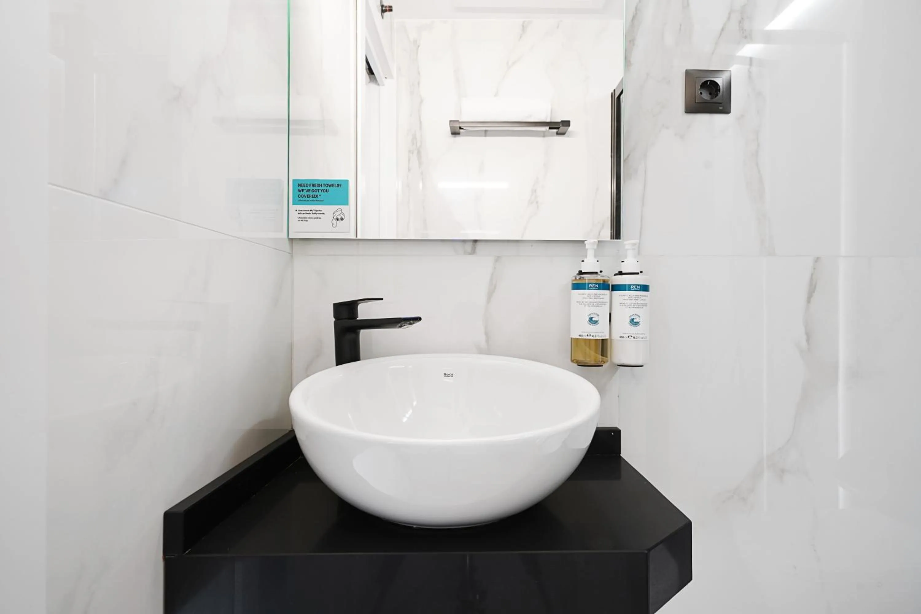 Bathroom in Numa Madrid Goya