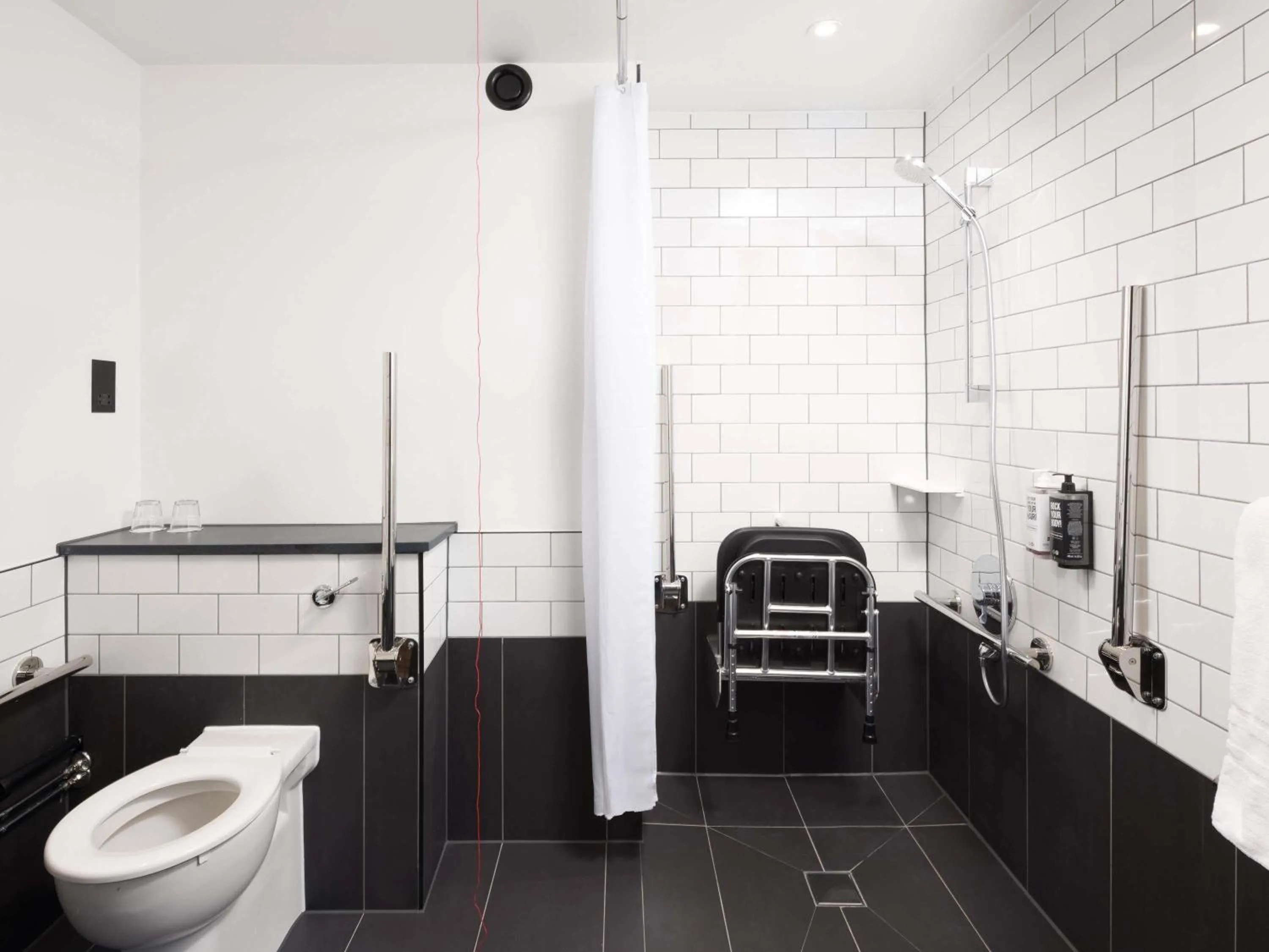 Bedroom in ibis London Earls Court