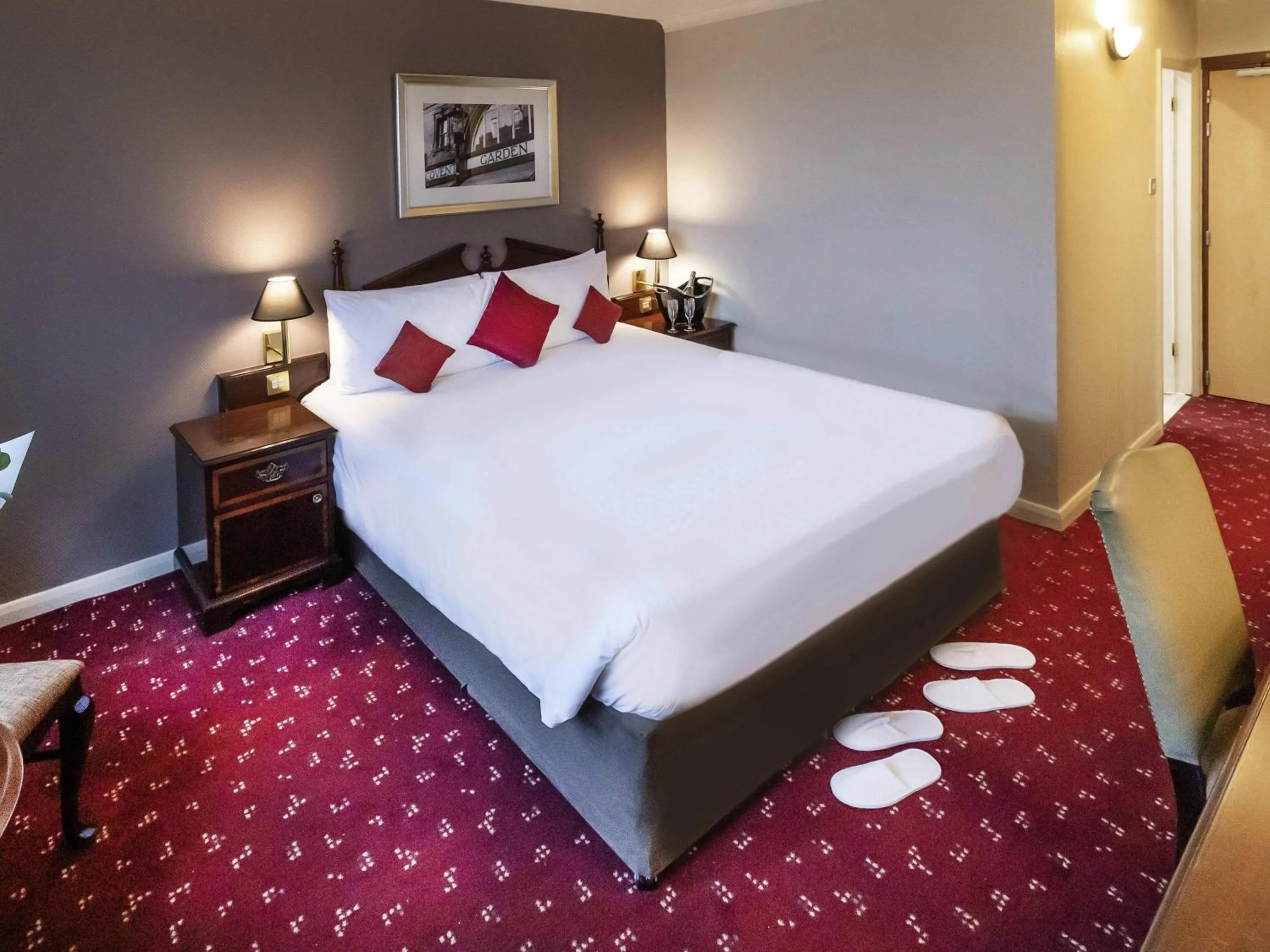 Bedroom, Bed in ibis London Earls Court