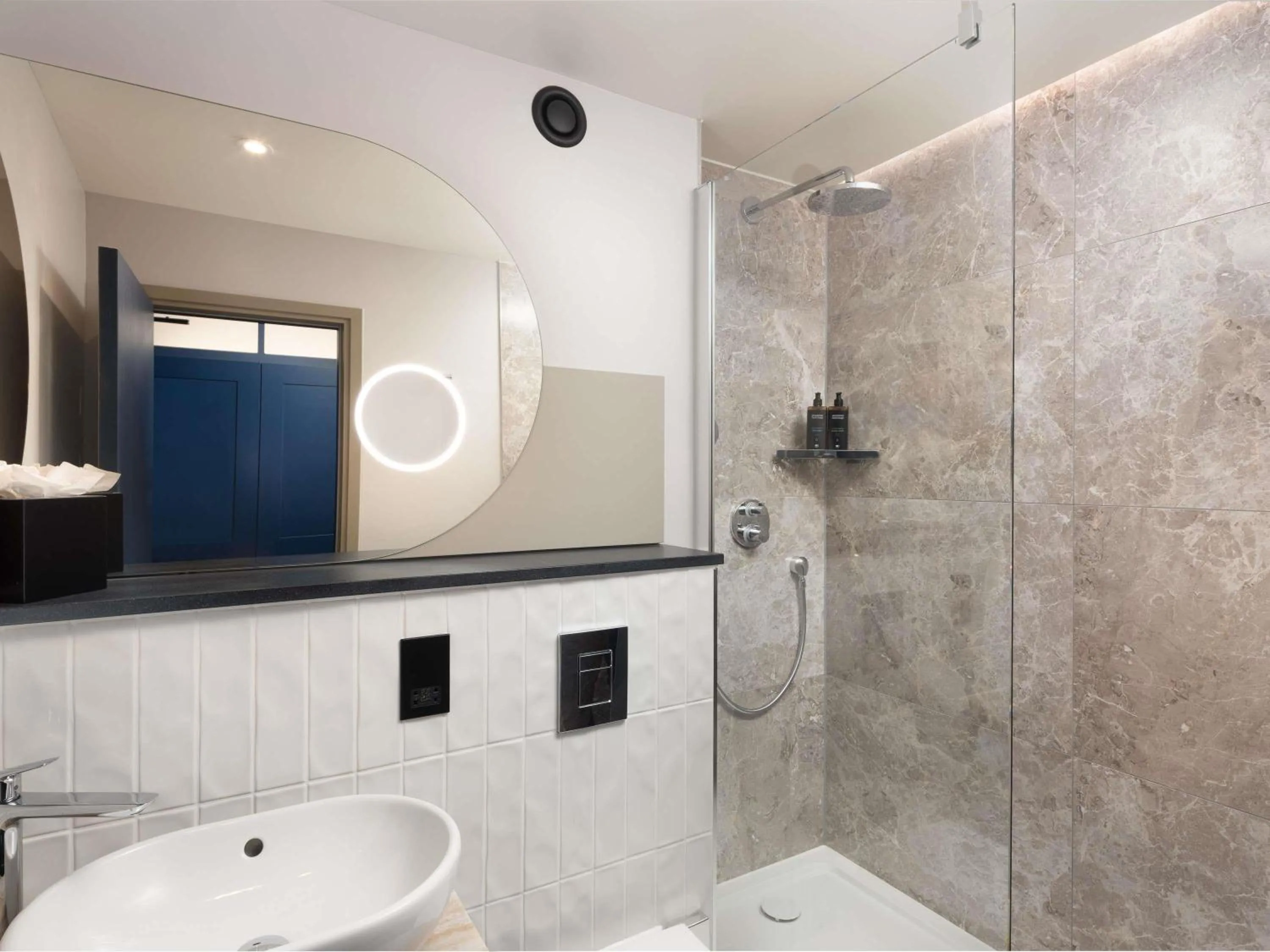 Bedroom in ibis London Earls Court