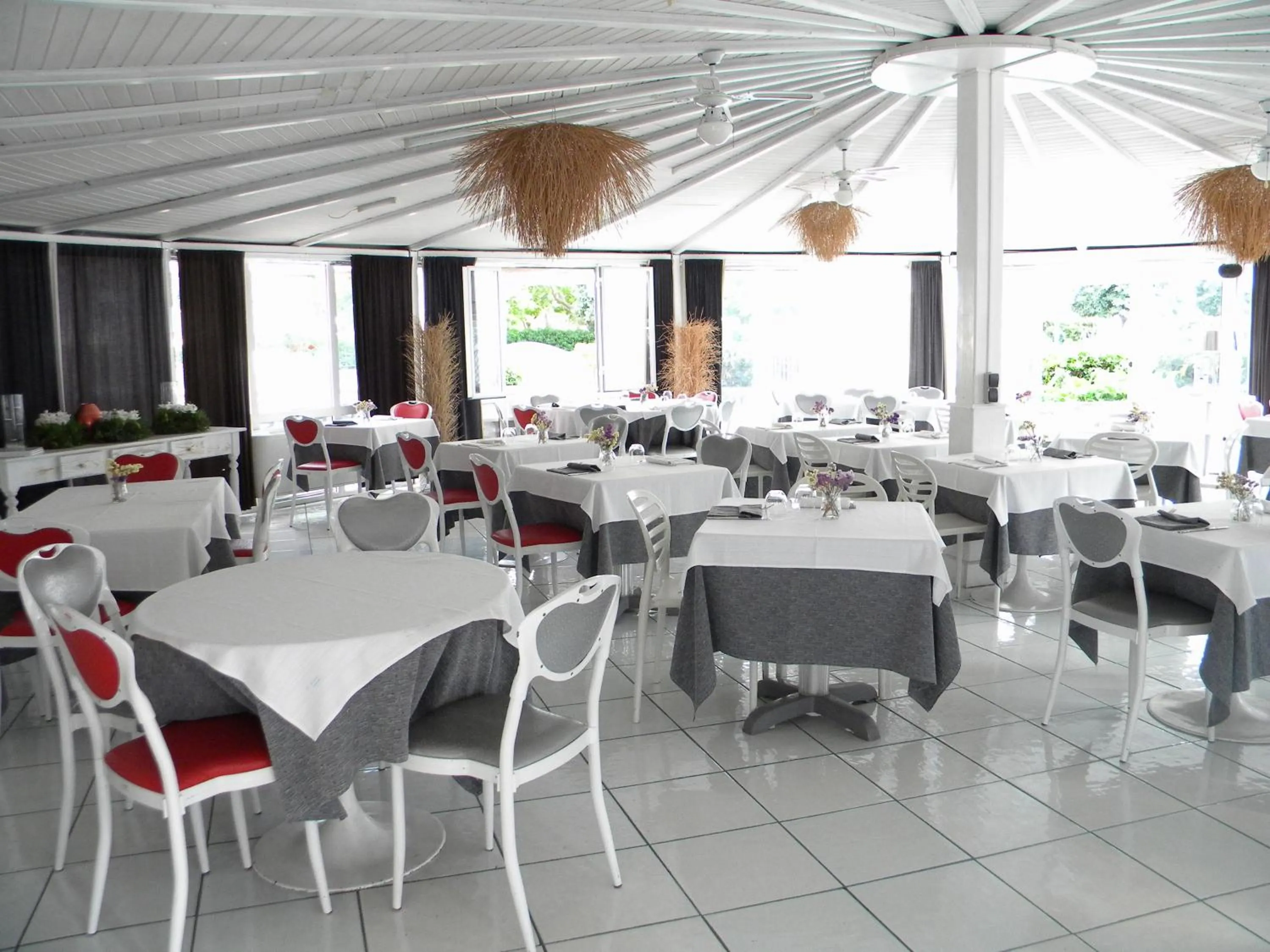 Restaurant/places to eat in HOTEL GENOVA