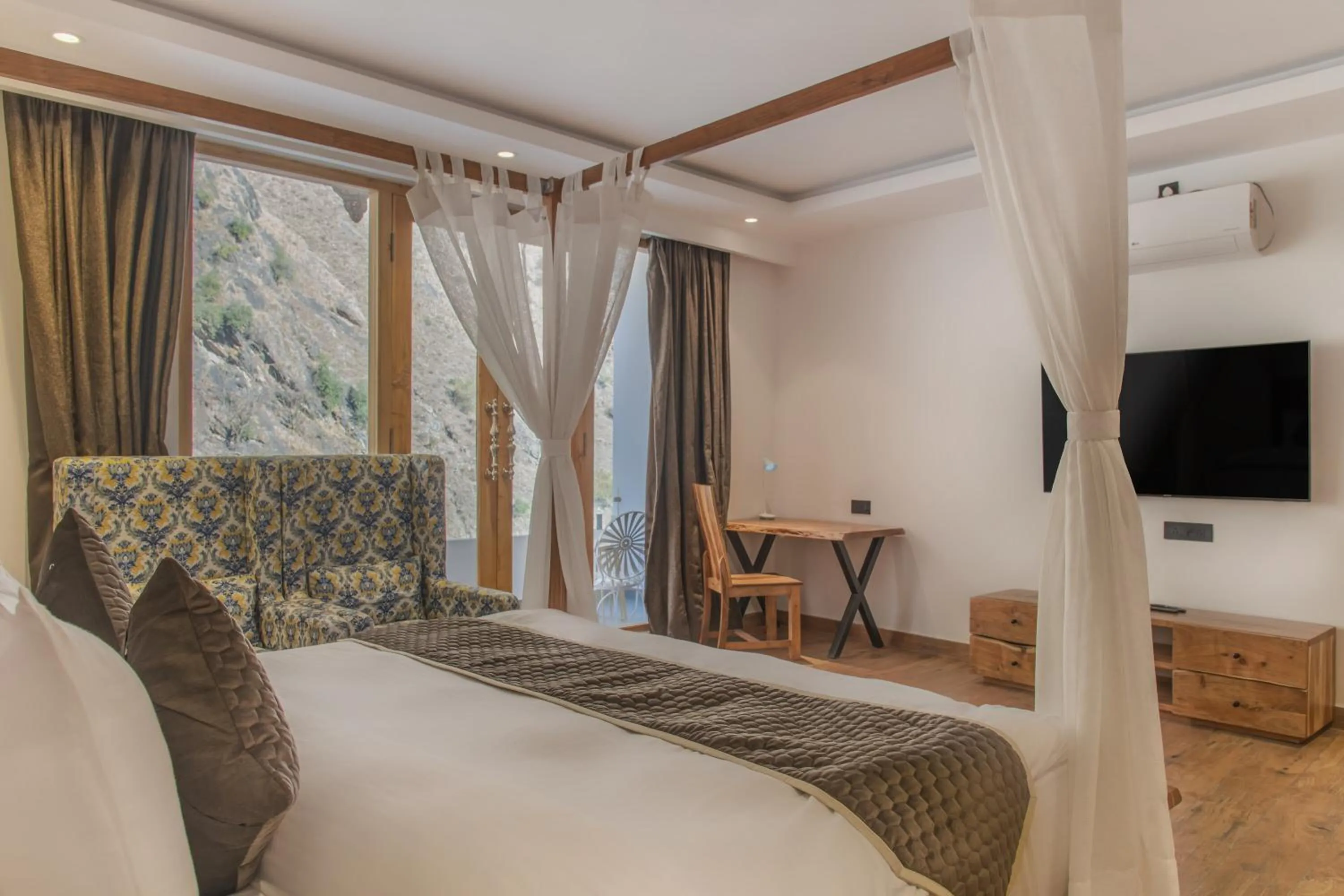 Bed in Echor Palm Bliss Riverside Resort & Spa Kasol