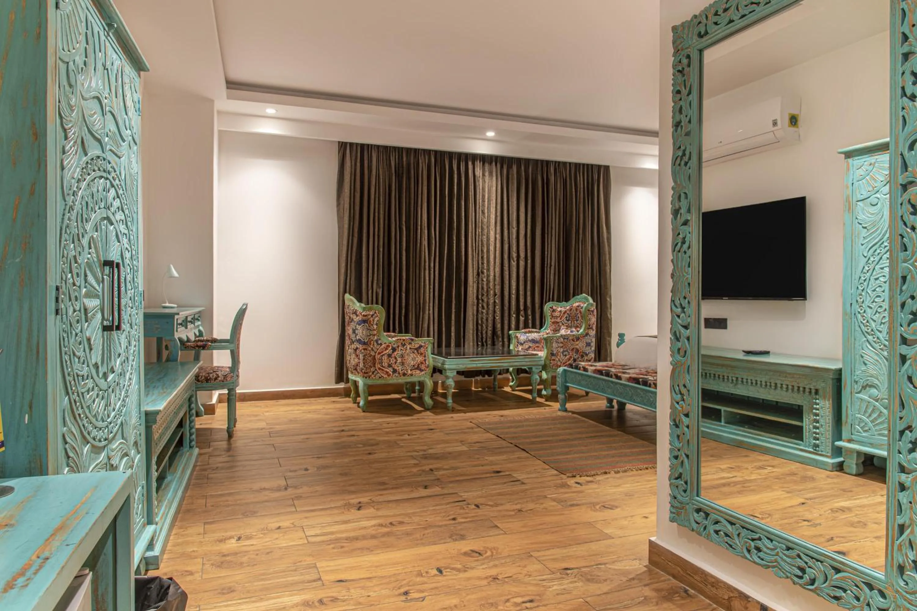 TV and multimedia in Echor Palm Bliss Riverside Resort & Spa Kasol