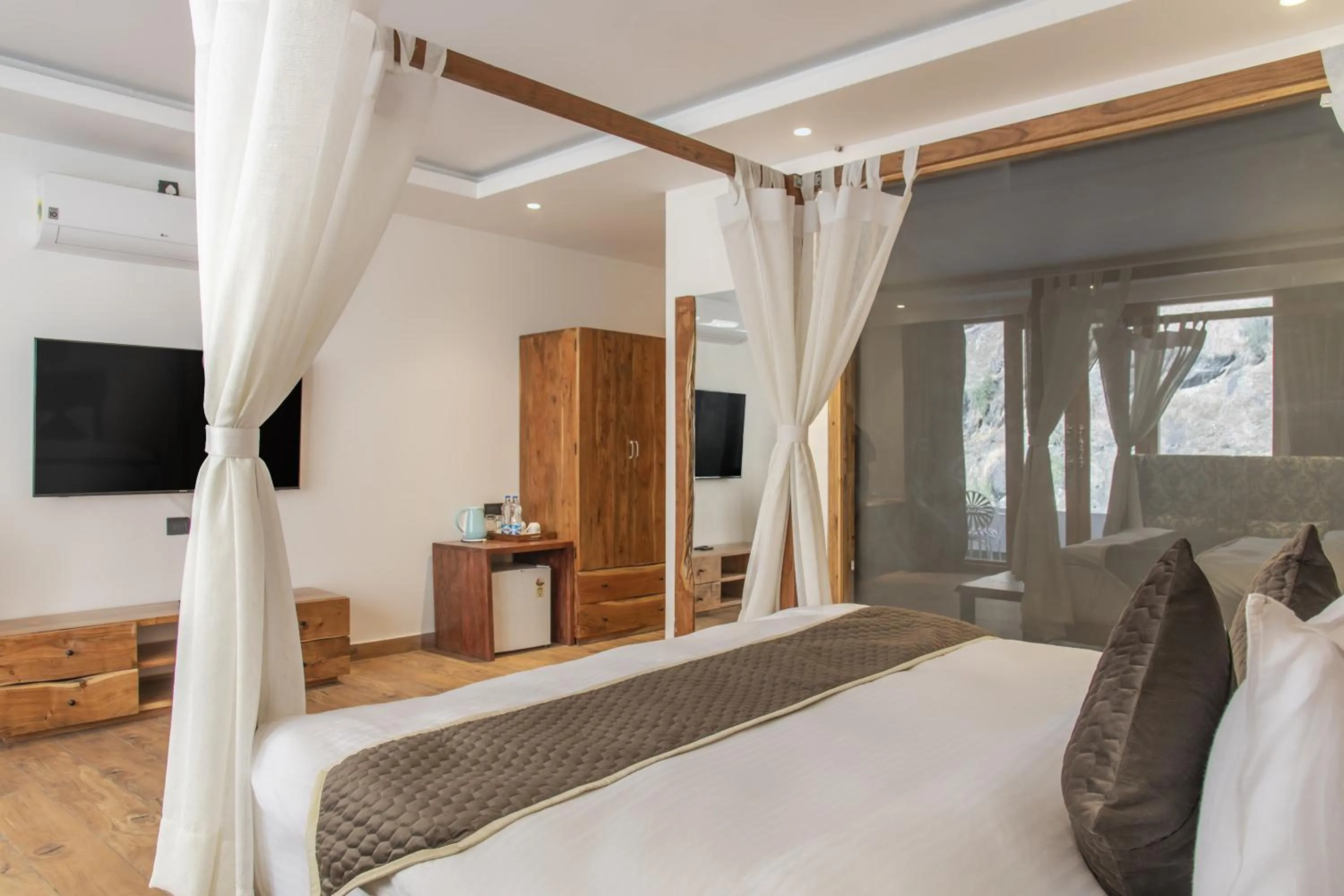 Bed in Echor Palm Bliss Riverside Resort & Spa Kasol