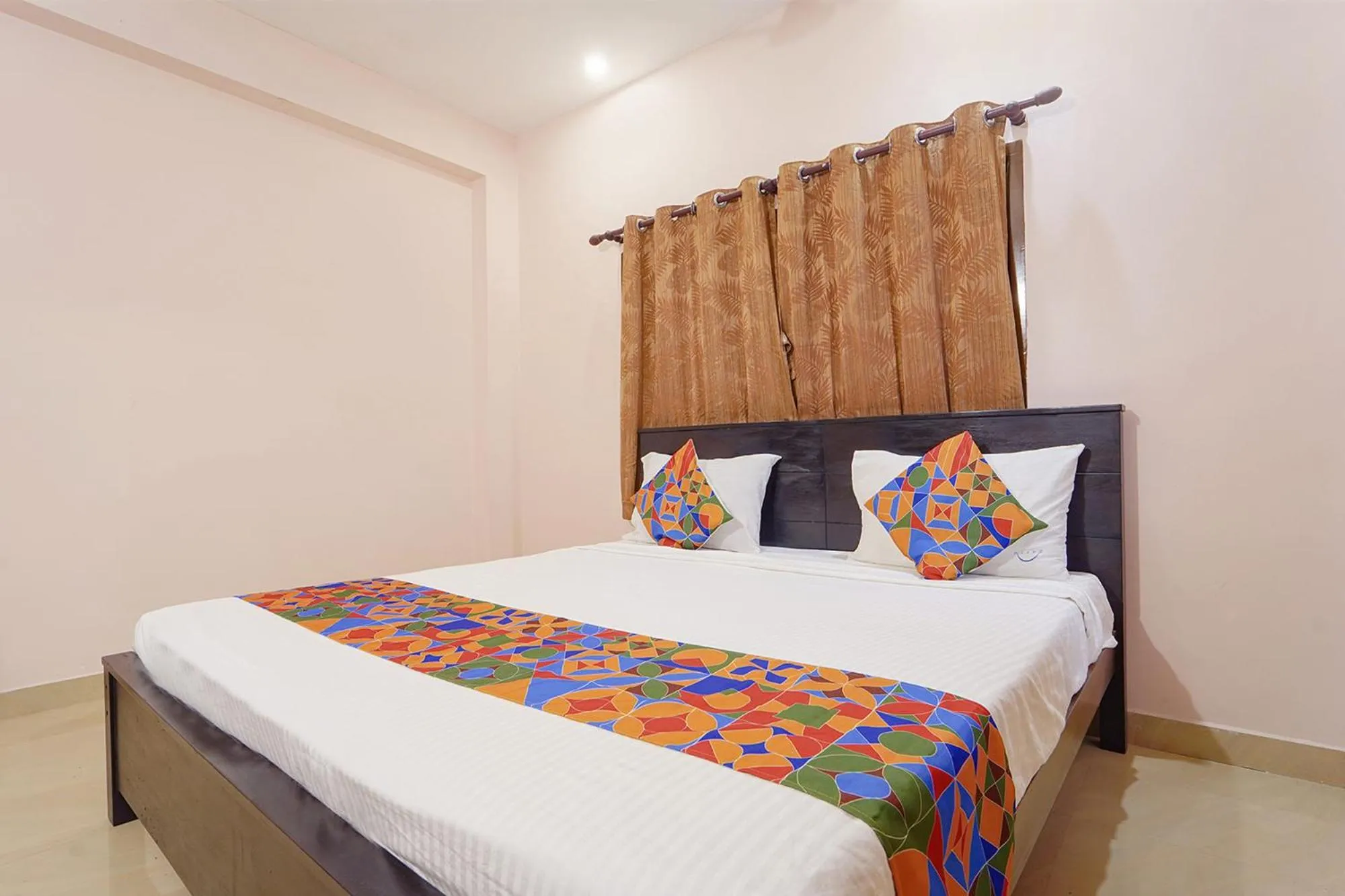 Bed in Via Earth- Nr Vadapalani Murugan Temple, Vadapalani