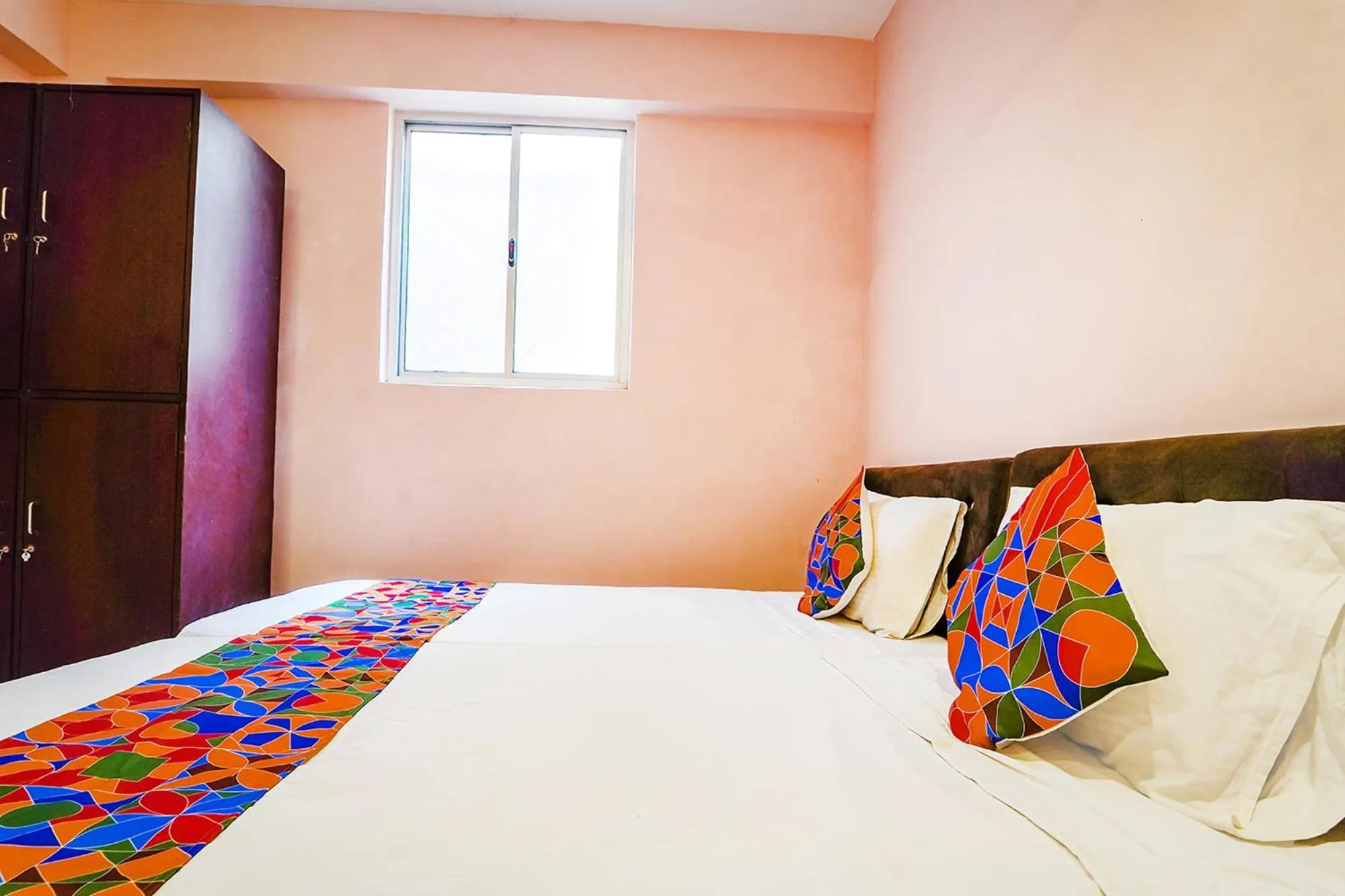 Bed in Via Earth- Nr Vadapalani Murugan Temple, Vadapalani