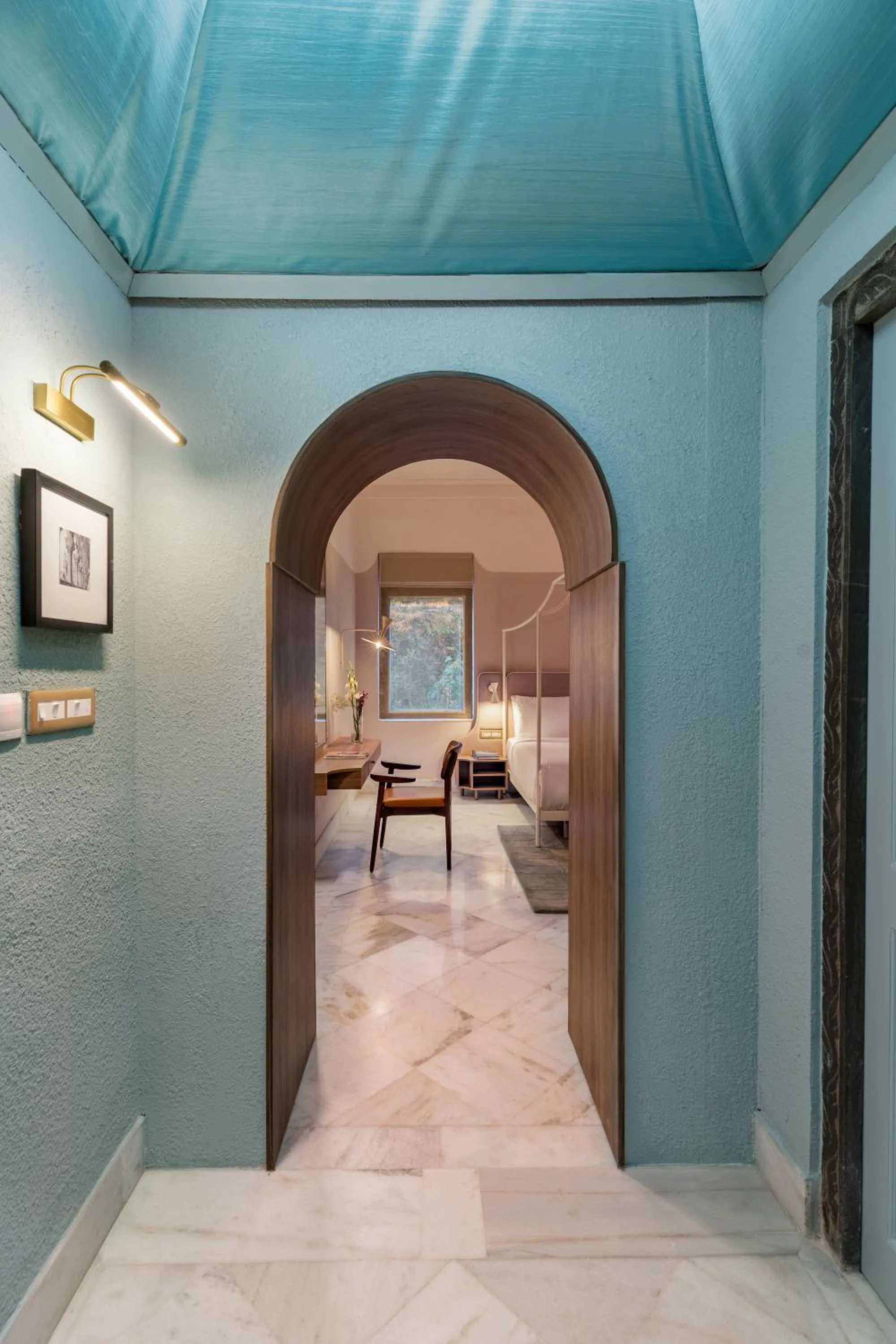 Facade/entrance, Bed in Manuscript - Jhilwara Haveli