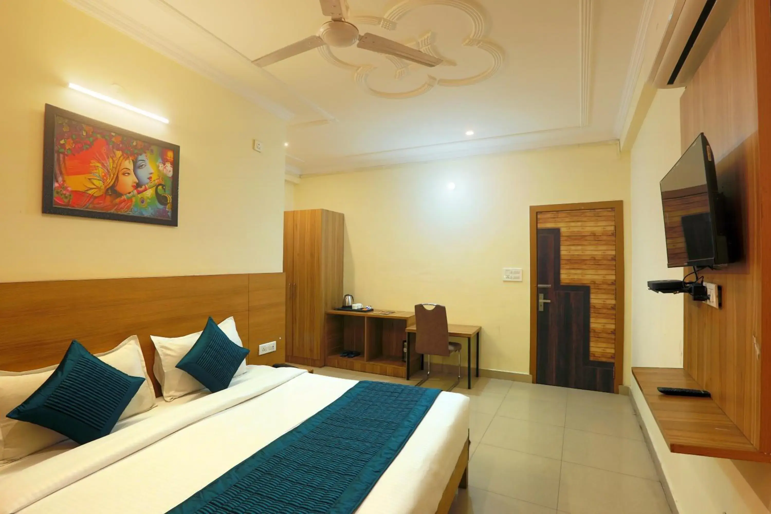 Deluxe Double Room - single occupancy in Hotel Lemon Suites & Banquet By Aura Deluxe Double Room - single occupancy in Hotel Lemon Suites & Banquet By Aura