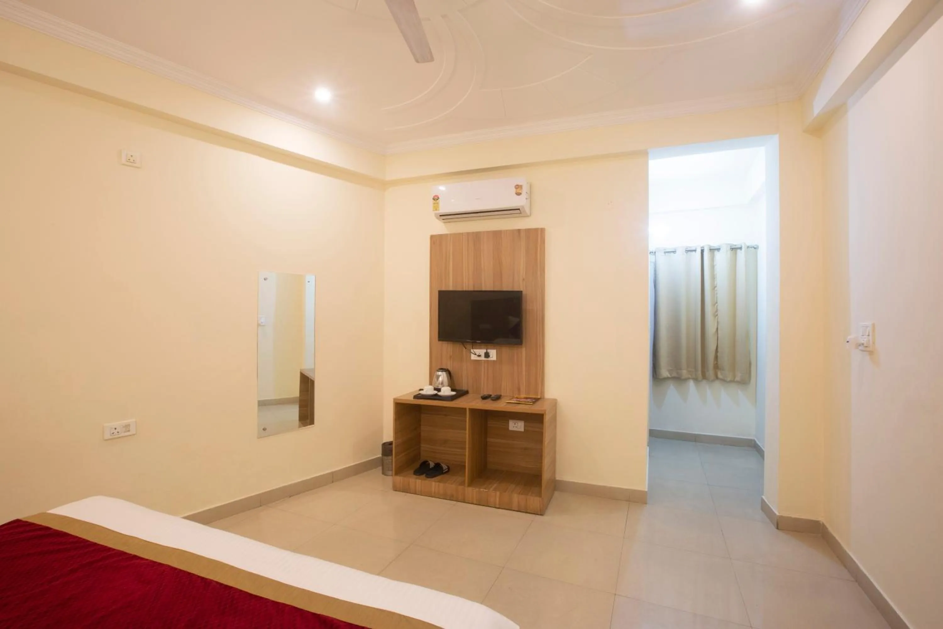 Communal lounge/ TV room, Bed in Hotel Lemon Suites & Banquet By Aura