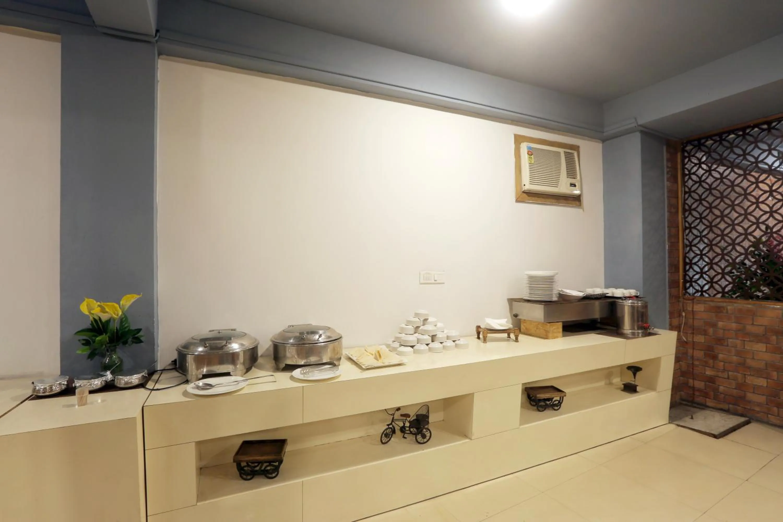 Coffee/tea facilities in Hotel Lemon Suites & Banquet By Aura