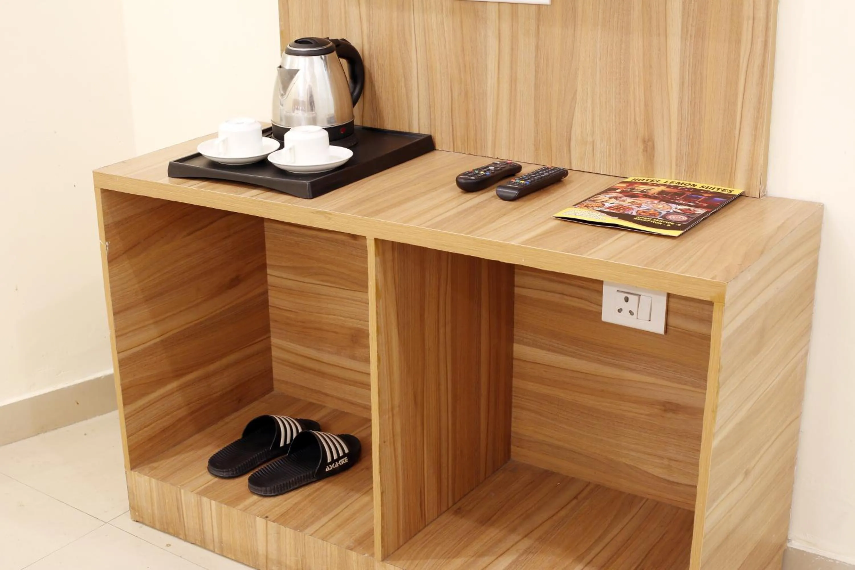 Coffee/tea facilities in Hotel Lemon Suites & Banquet By Aura