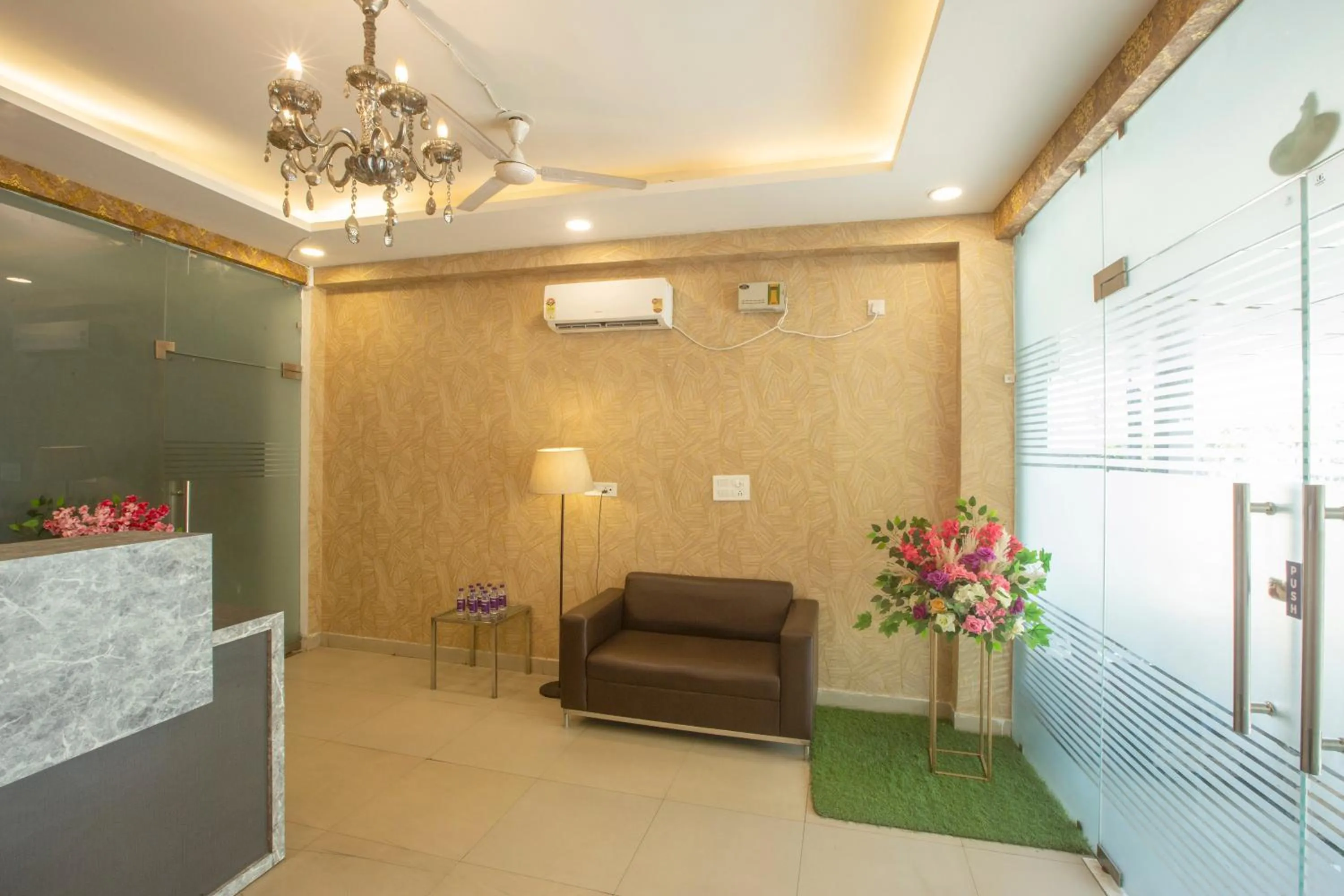 Lobby or reception in Hotel Lemon Suites & Banquet By Aura