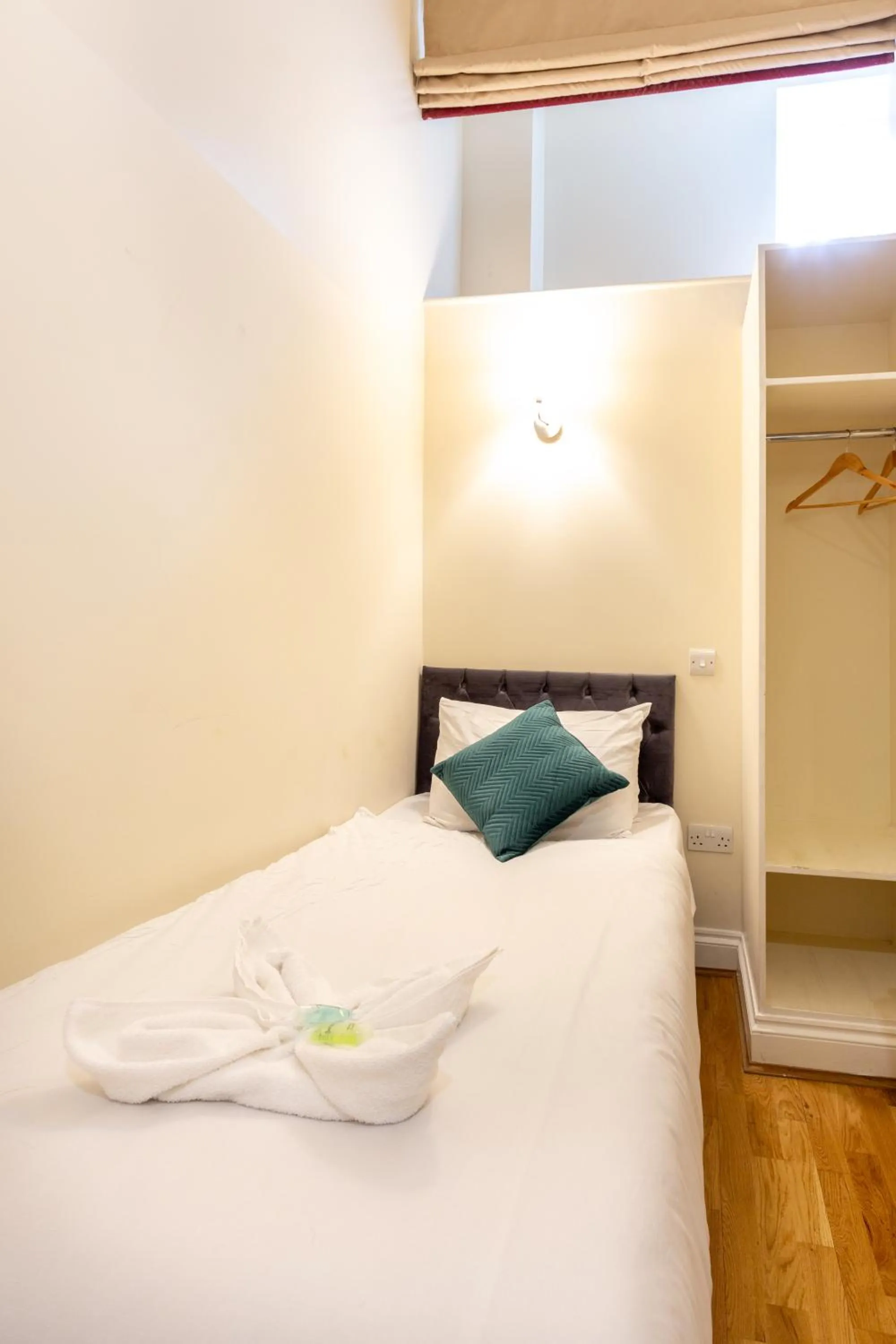 Bedroom, Bed in Coronation Hotel