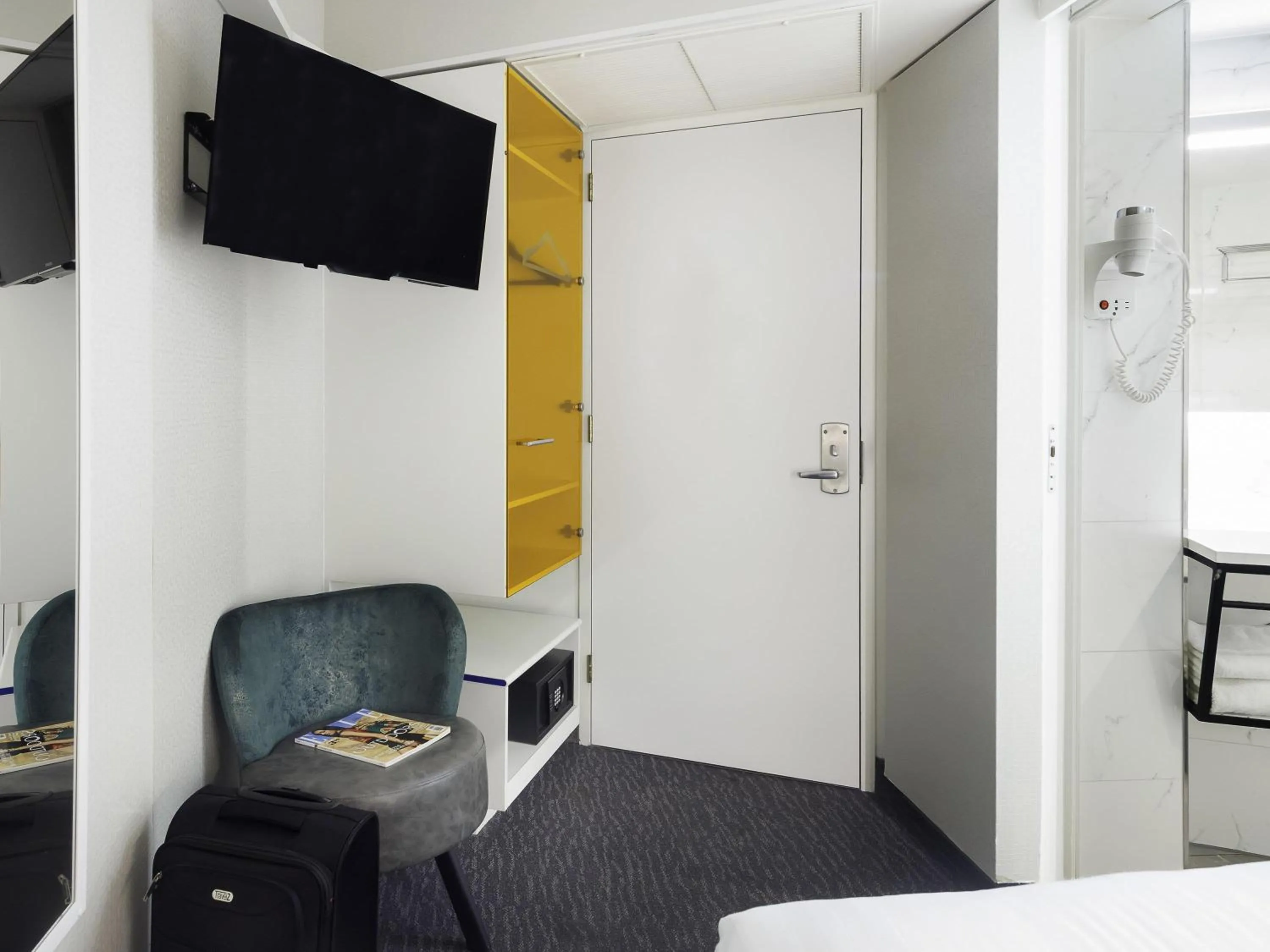 Bedroom, Bed in ibis Styles Amsterdam Central Station