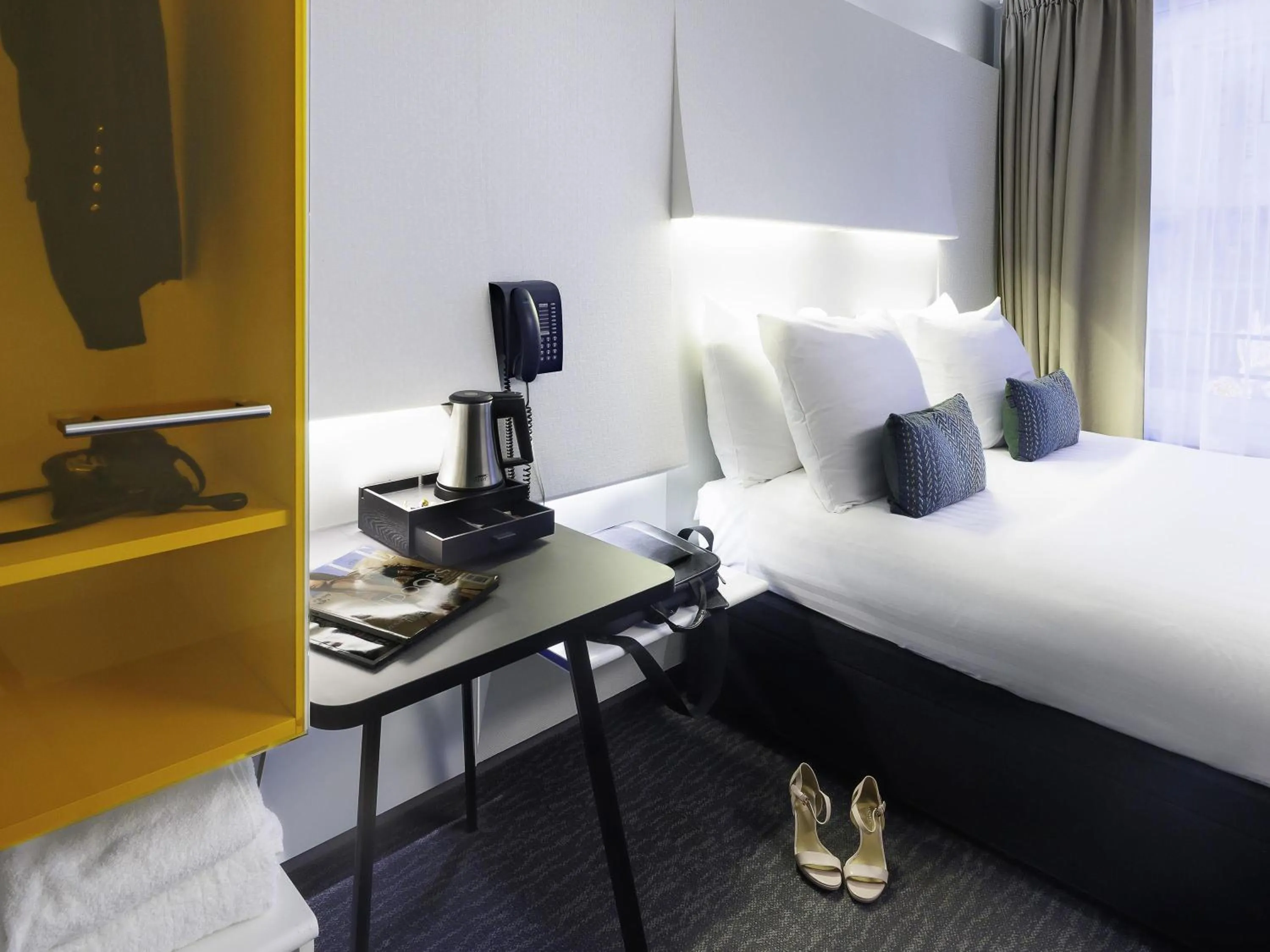 Bedroom, Bed in ibis Styles Amsterdam Central Station