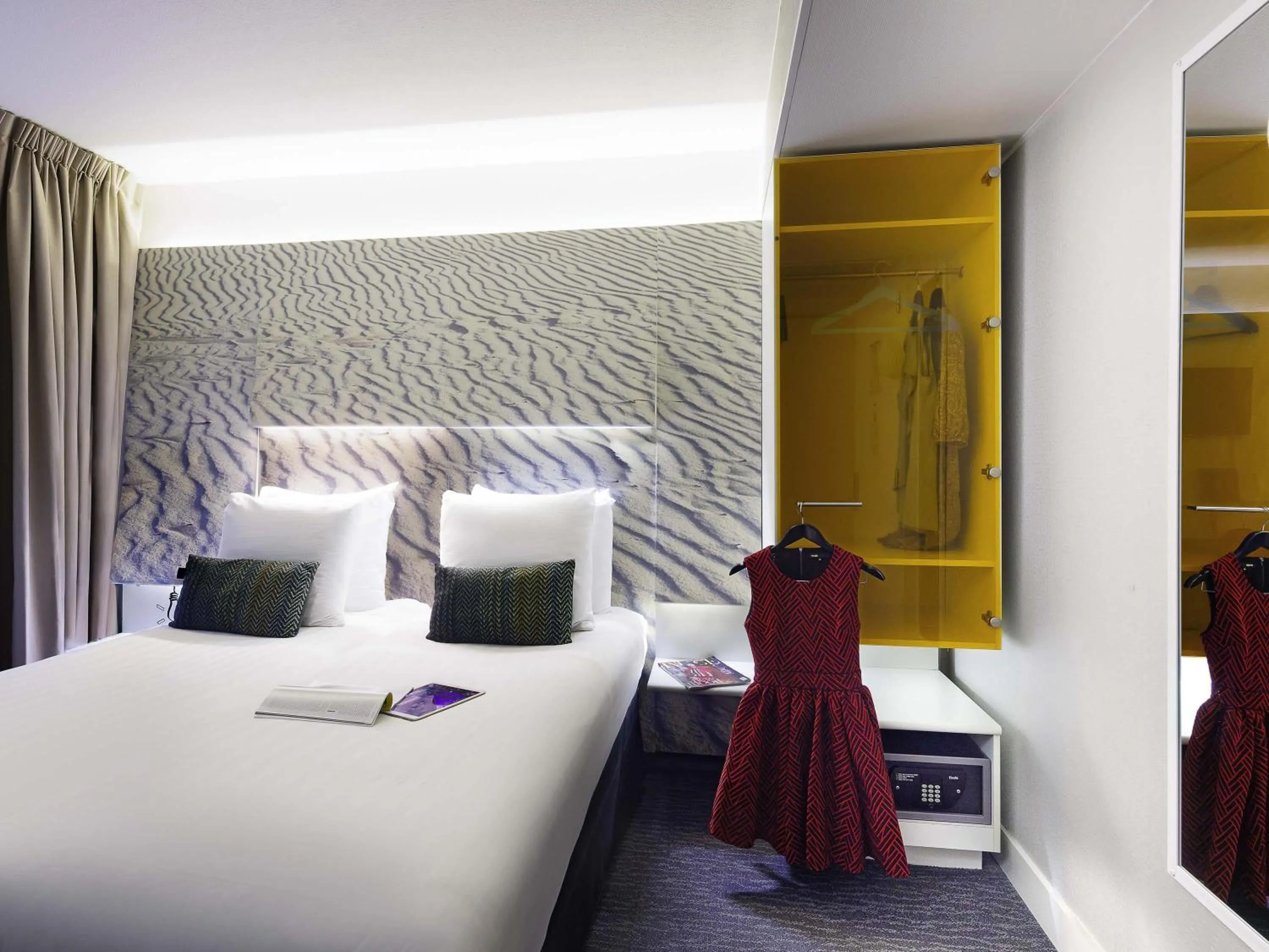 Bedroom, Bed in ibis Styles Amsterdam Central Station