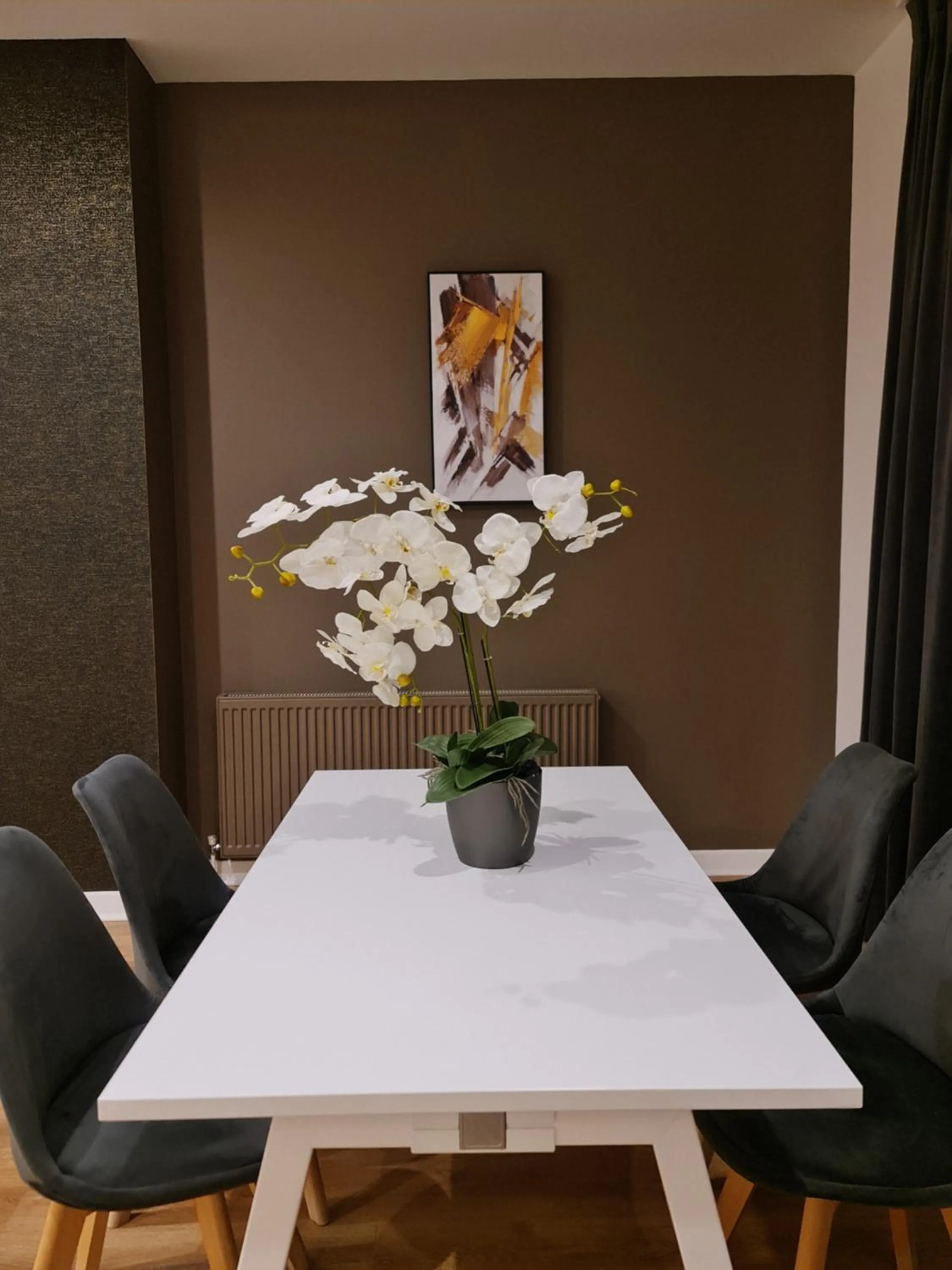 Dining area in VCity ApartHotels Glasgow Central