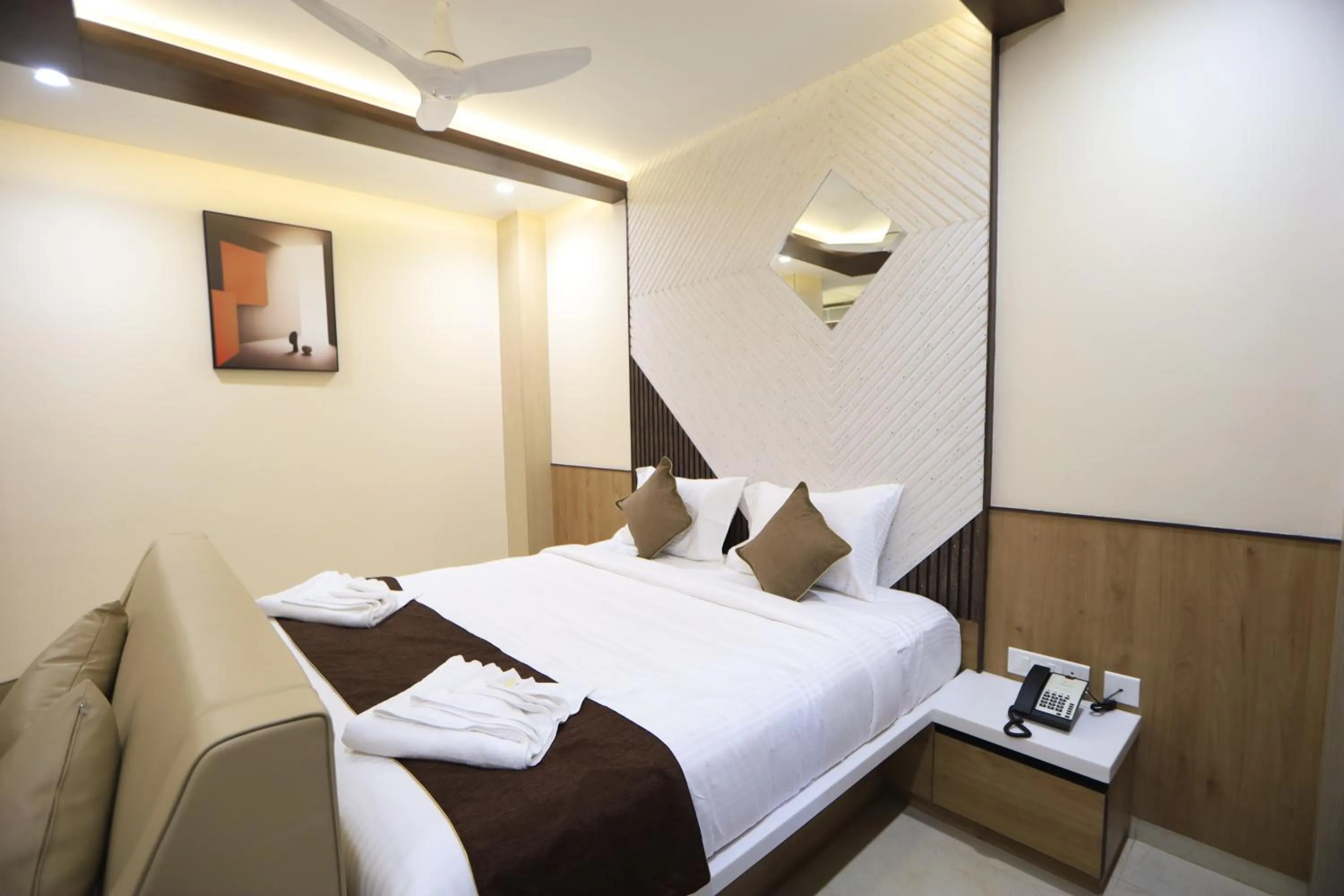 Bedroom, Bed in Kings Bury Inn