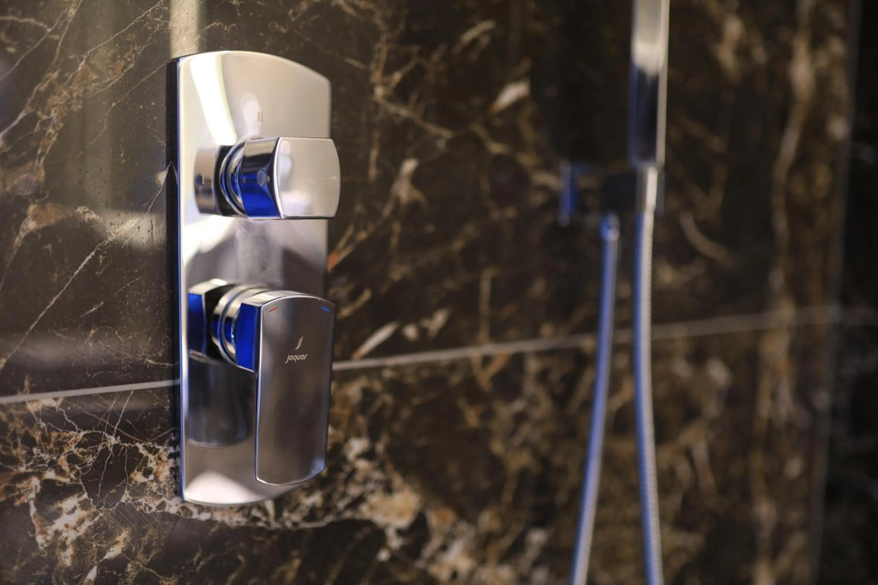 Bathroom in Kings Bury Inn