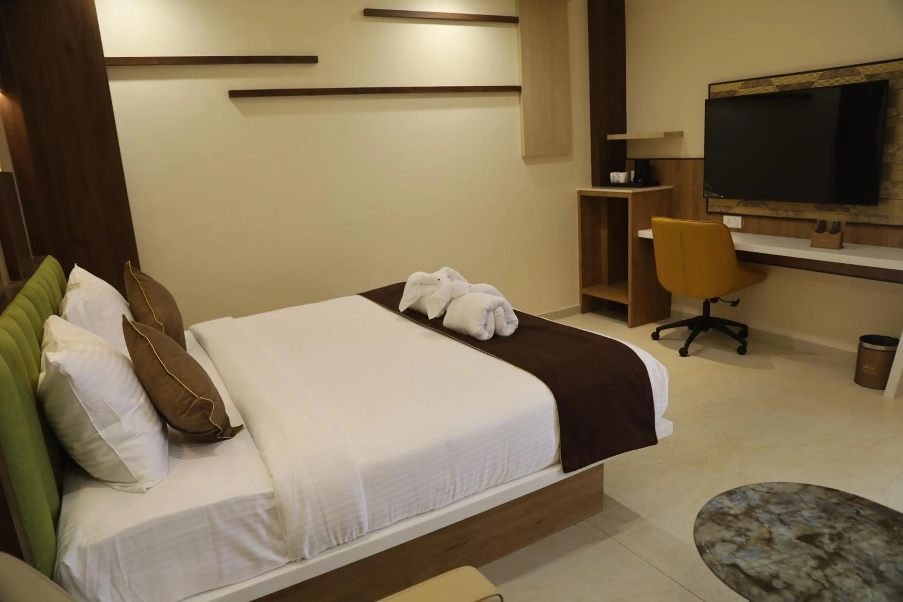 Bedroom, Bed in Kings Bury Inn