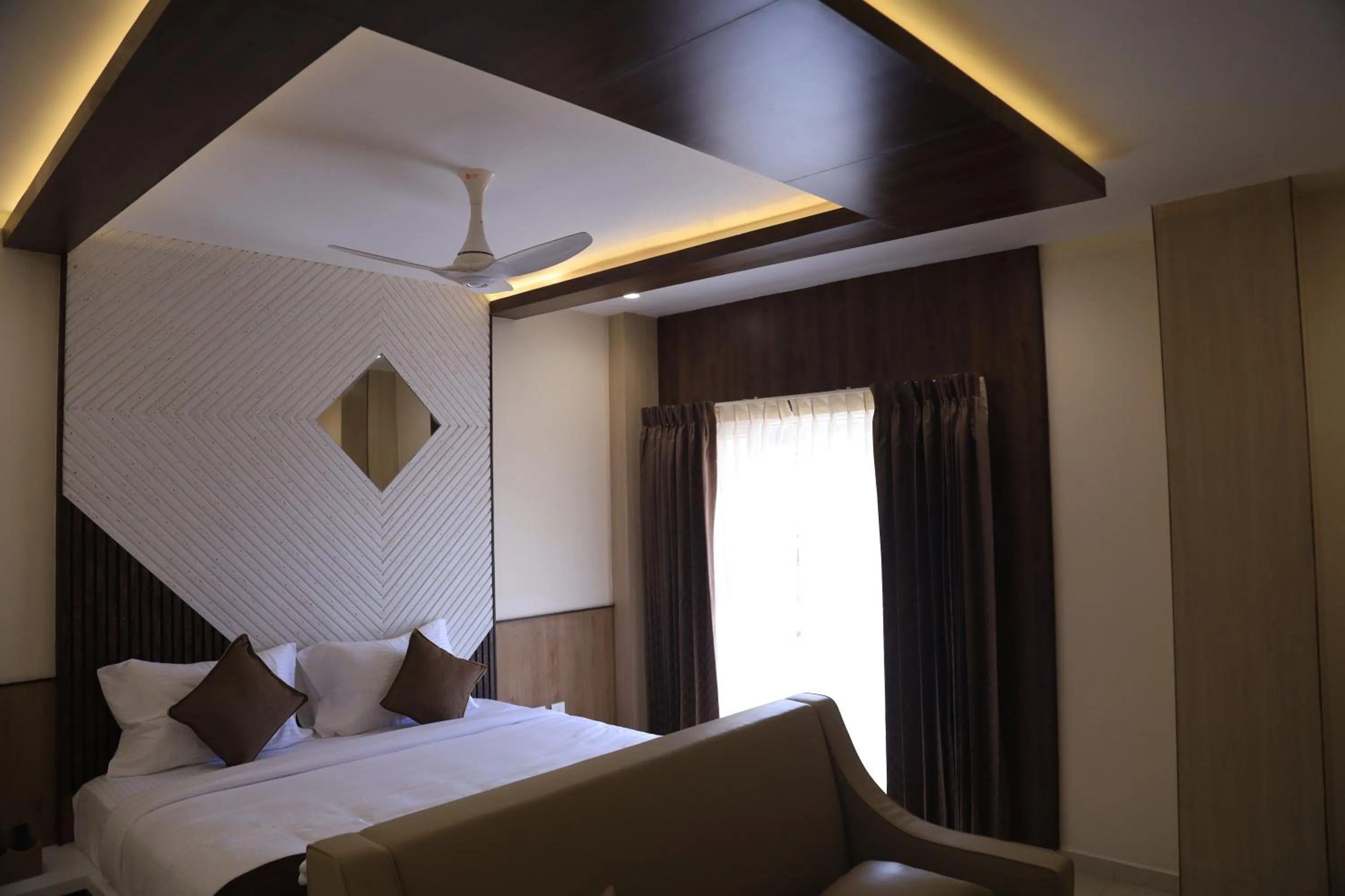 Photo of the whole room, Bed in Kings Bury Inn