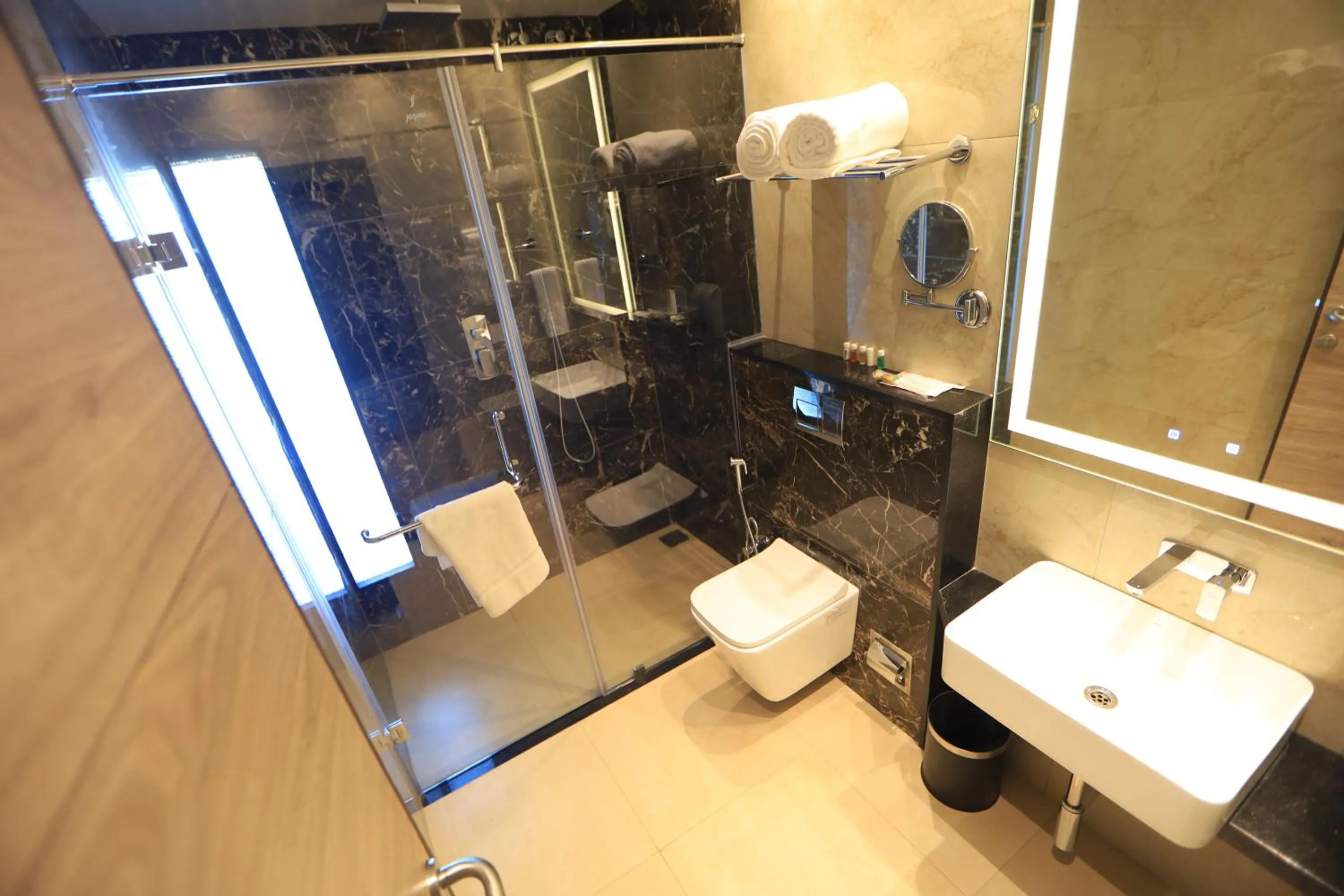 Bathroom in Kings Bury Inn