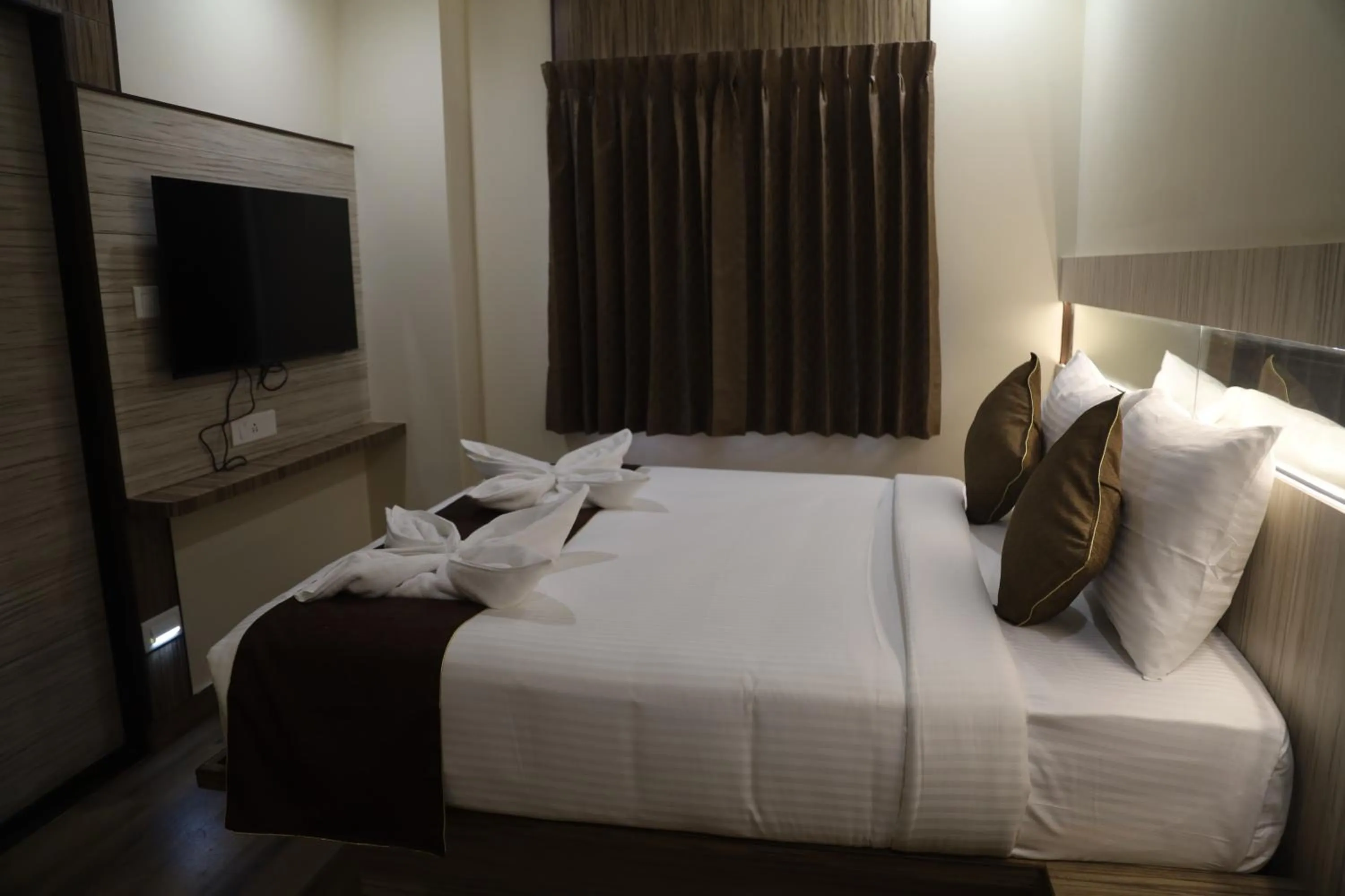 Bedroom, Bed in Kings Bury Inn