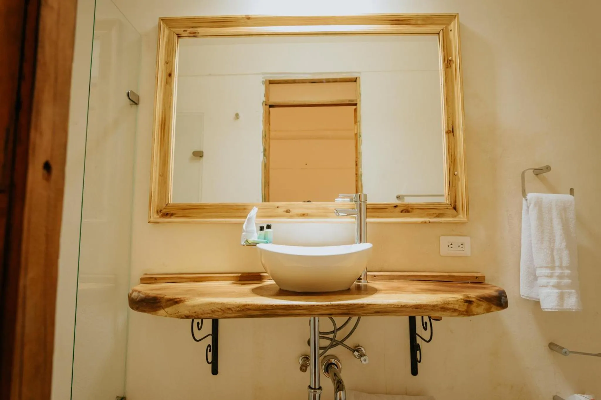 Bathroom in Hotel La Corada