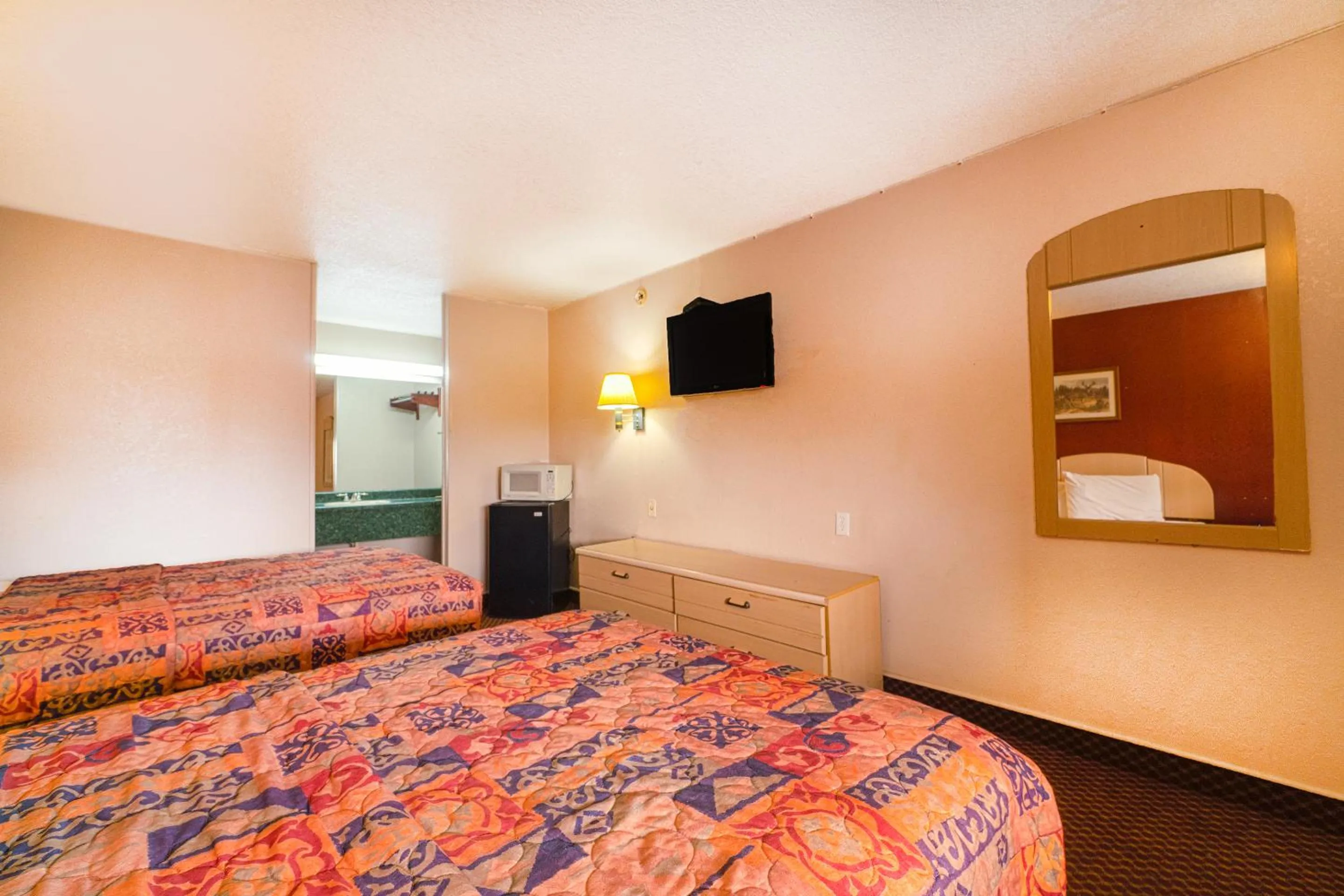 Bedroom, Bed in Regency Inn Three Rivers I-37