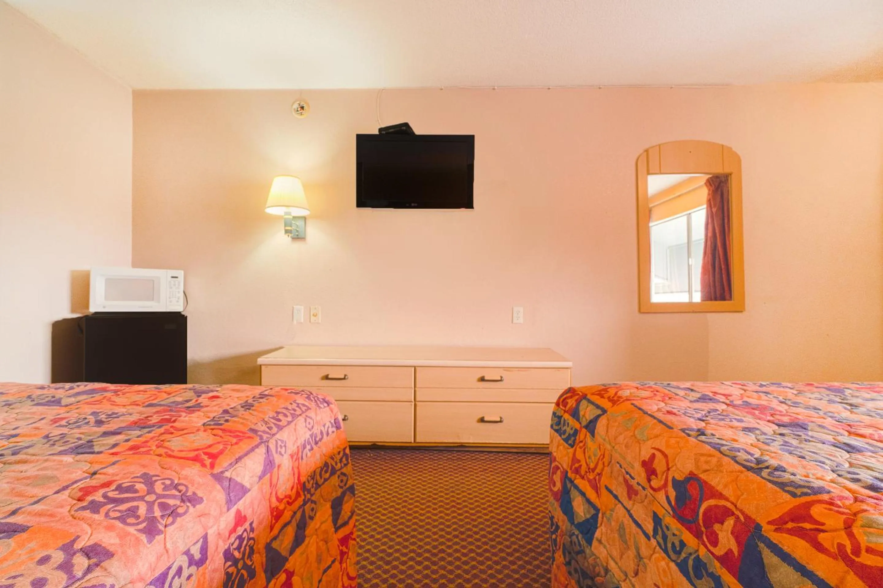 Bedroom, Bed in Regency Inn Three Rivers I-37