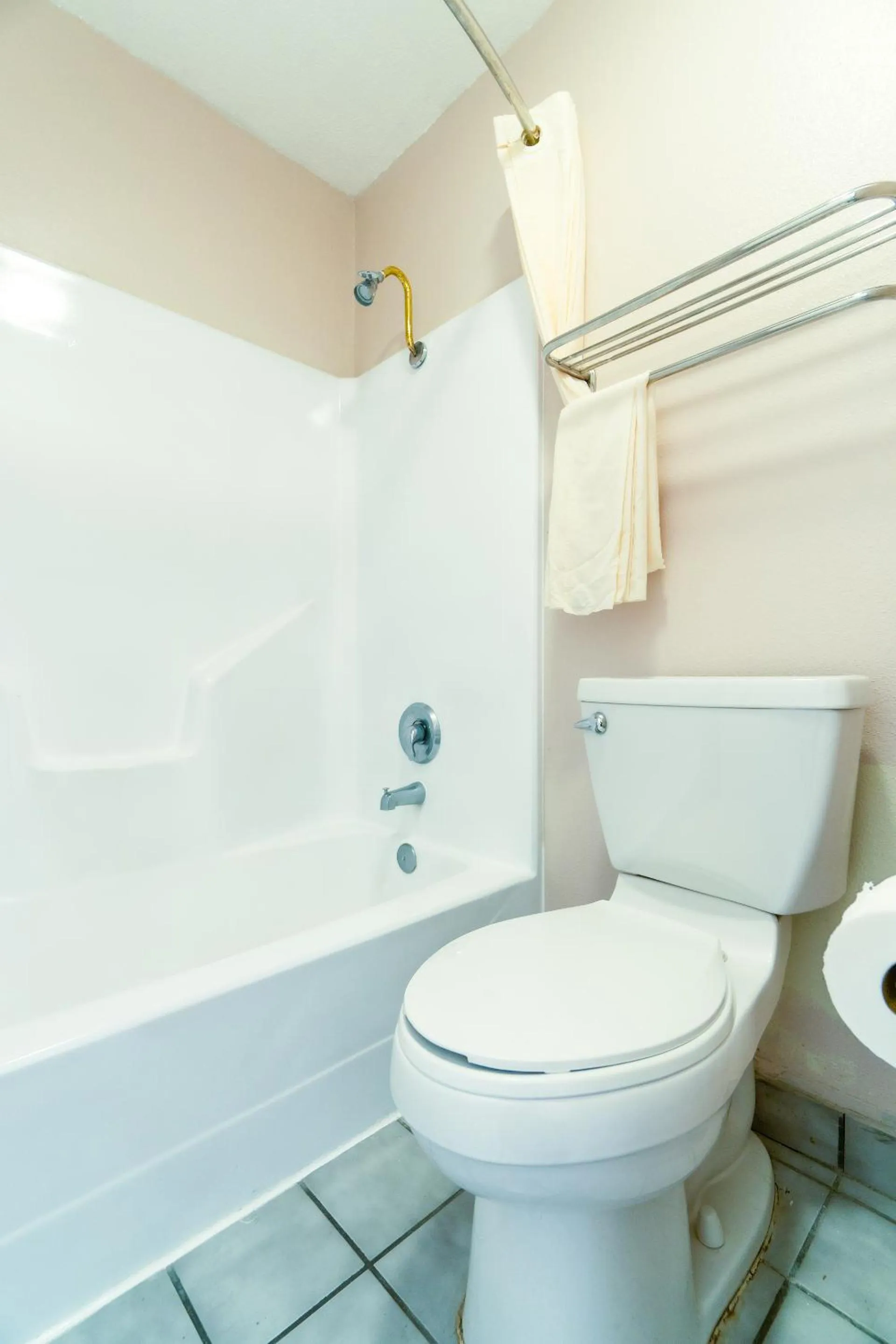 Bathroom in Regency Inn Three Rivers I-37