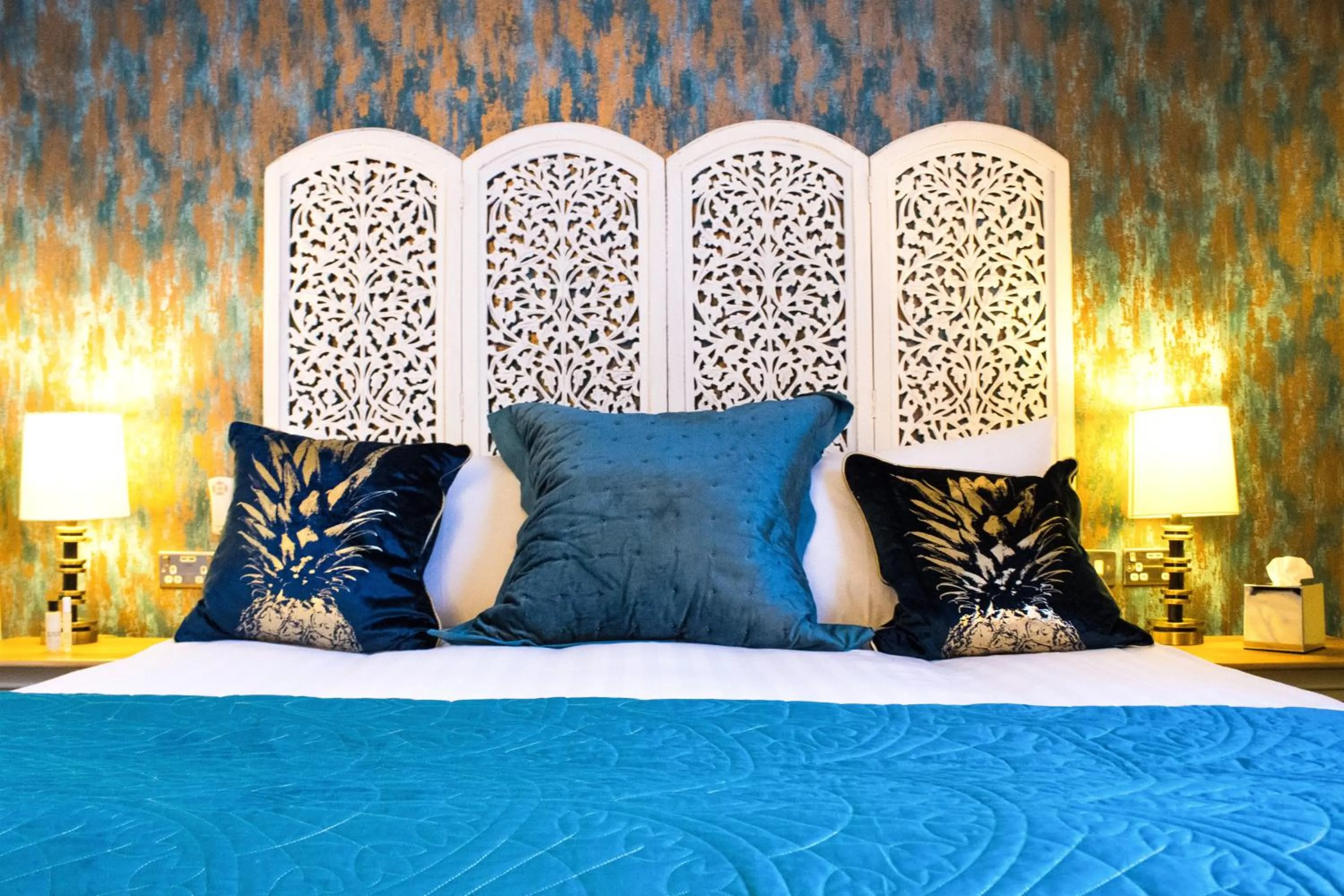 Bed in The Christopher Hotel, Eton