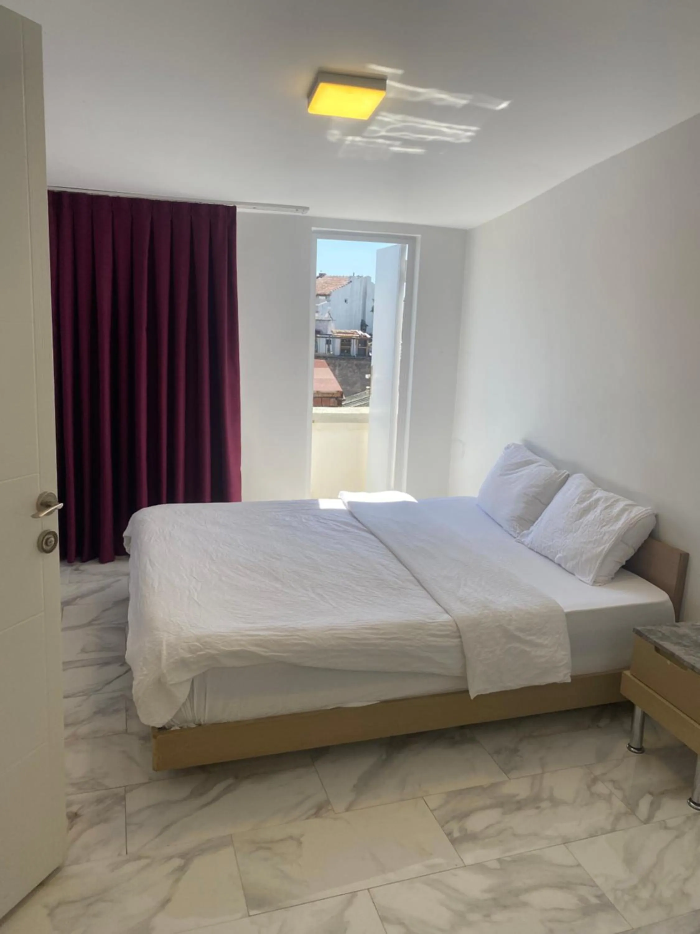 Bed in hotel YENİkapı