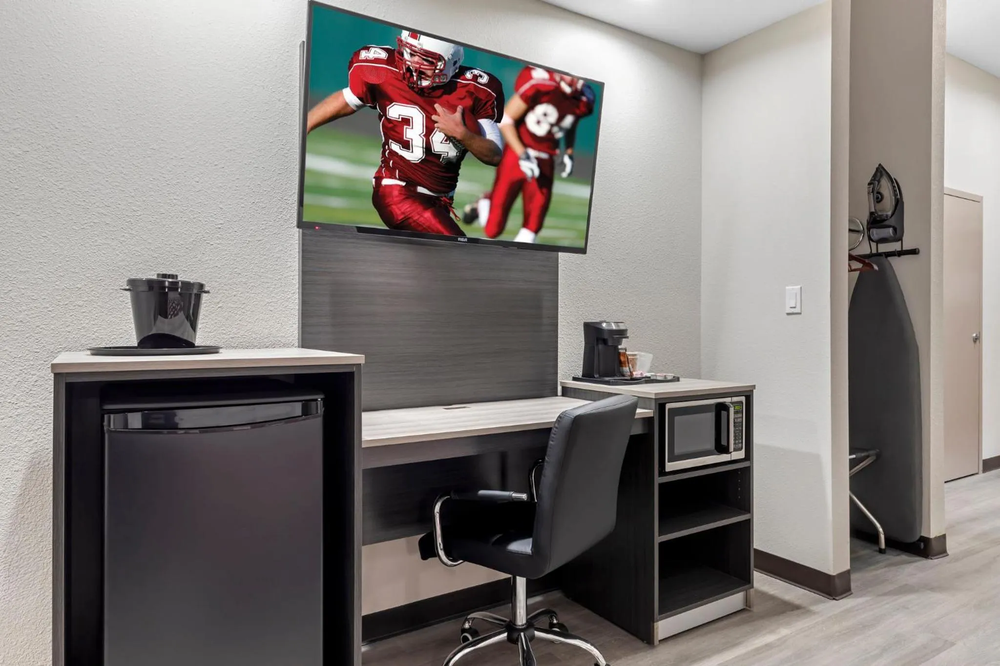 Bedroom in Red Roof Inn Hutchins