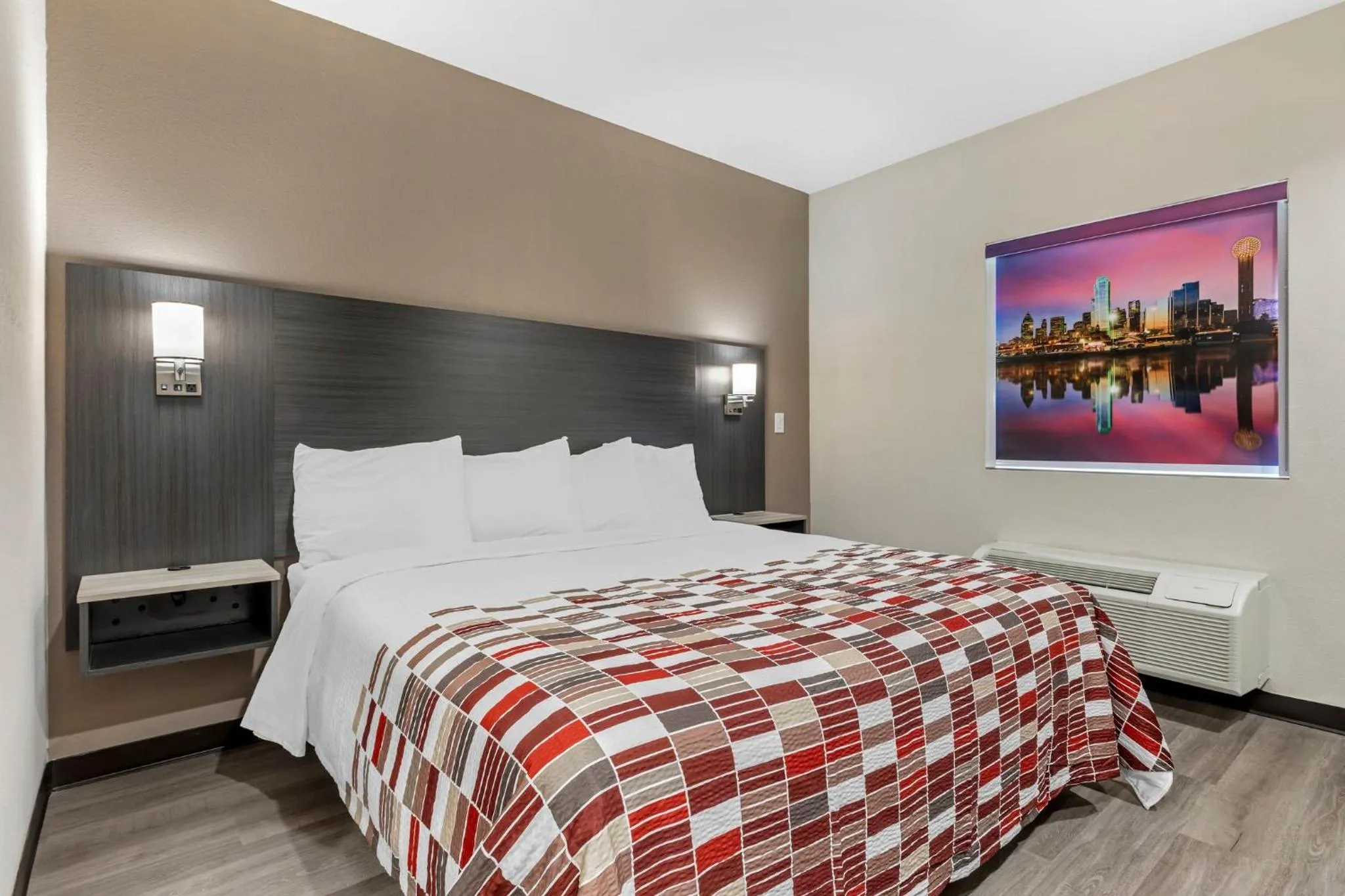 Bedroom, Bed in Red Roof Inn Hutchins