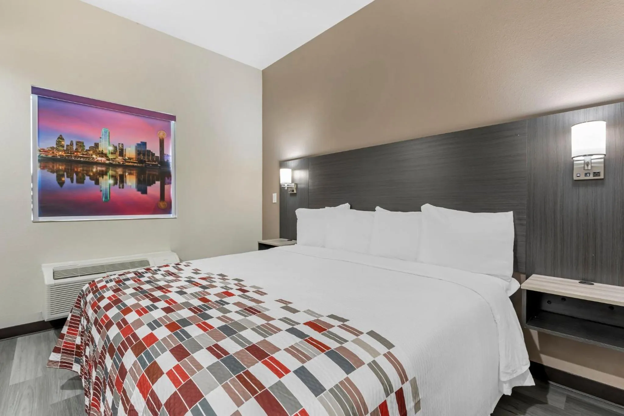 Bedroom, Bed in Red Roof Inn Hutchins