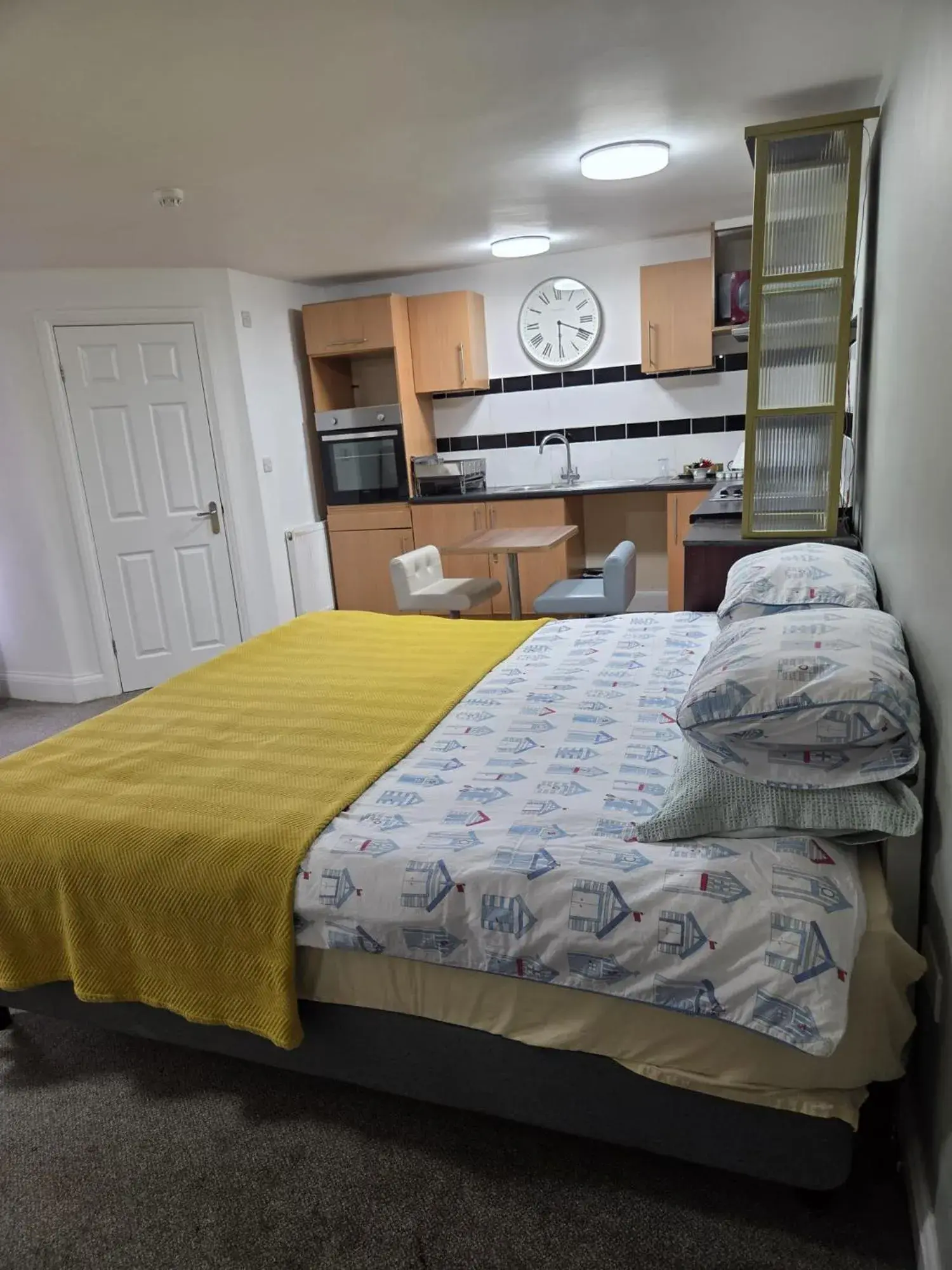 Family Room with Balcony in The Royal Oak Hotel Family Room with Balcony in The Royal Oak Hotel